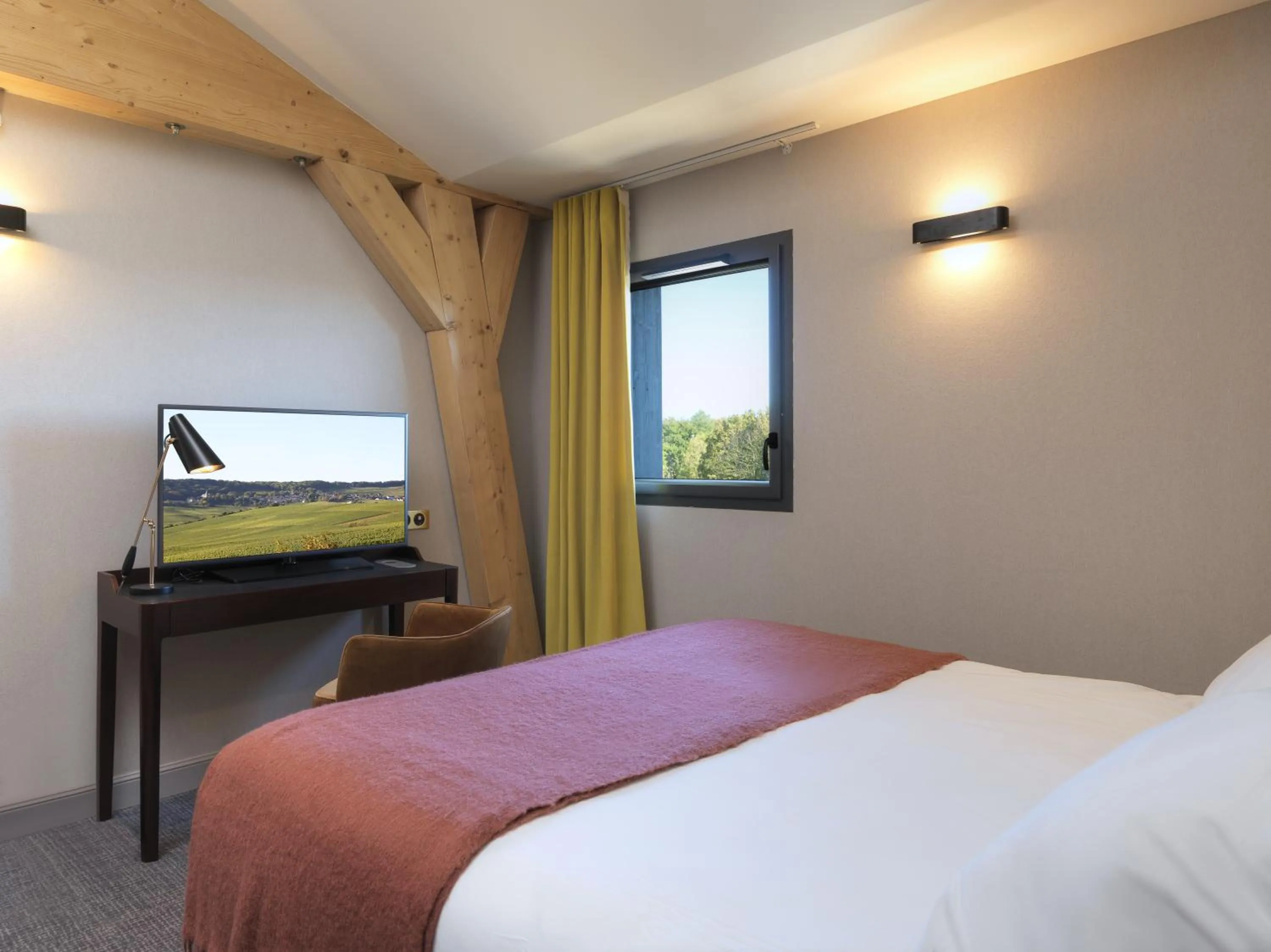 Bed in Hôtel Restaurant Les Grains d'Argent Dizy - Epernay