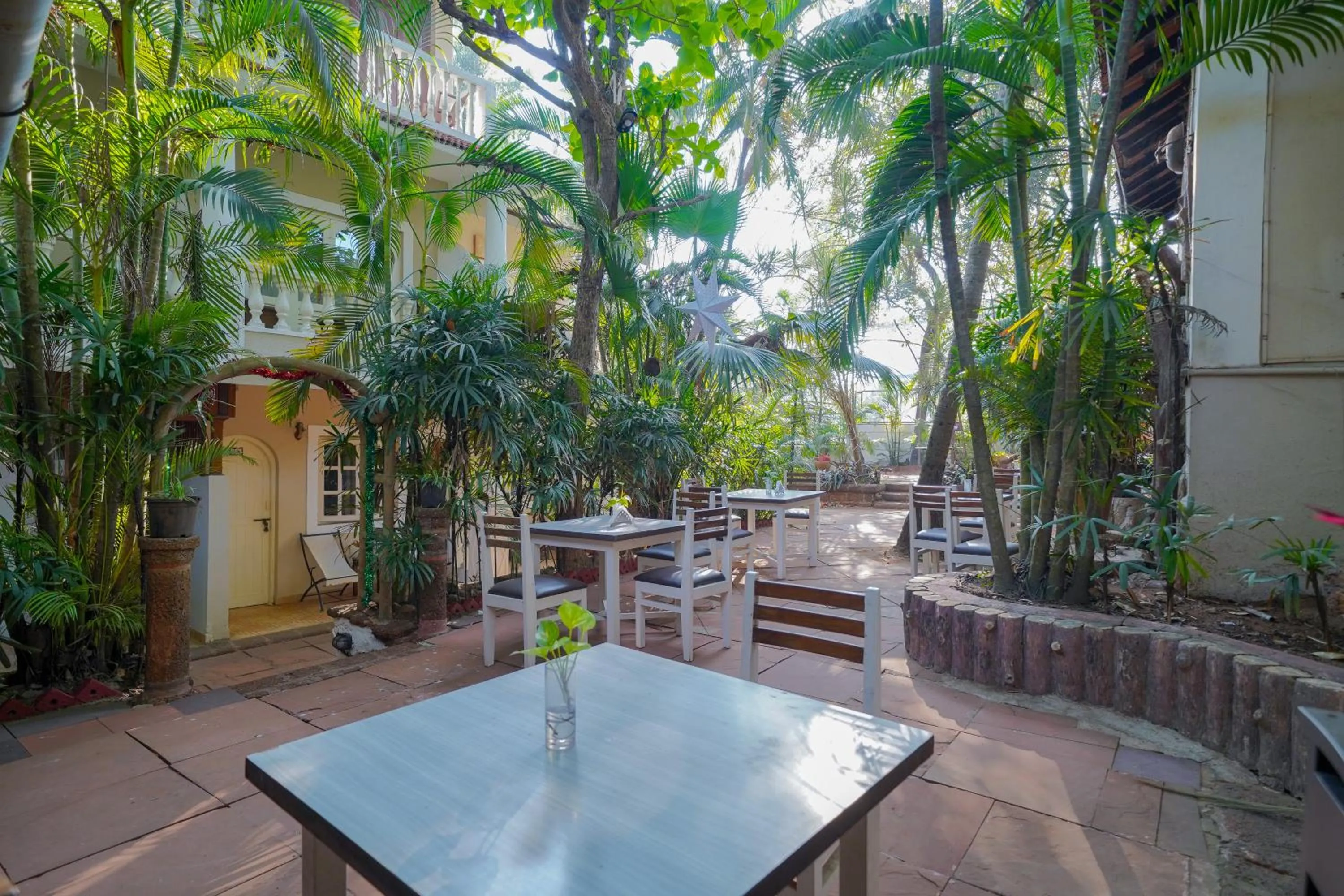 Restaurant/places to eat in Olive Hotel Alidia Beach Resort by Embassy Group