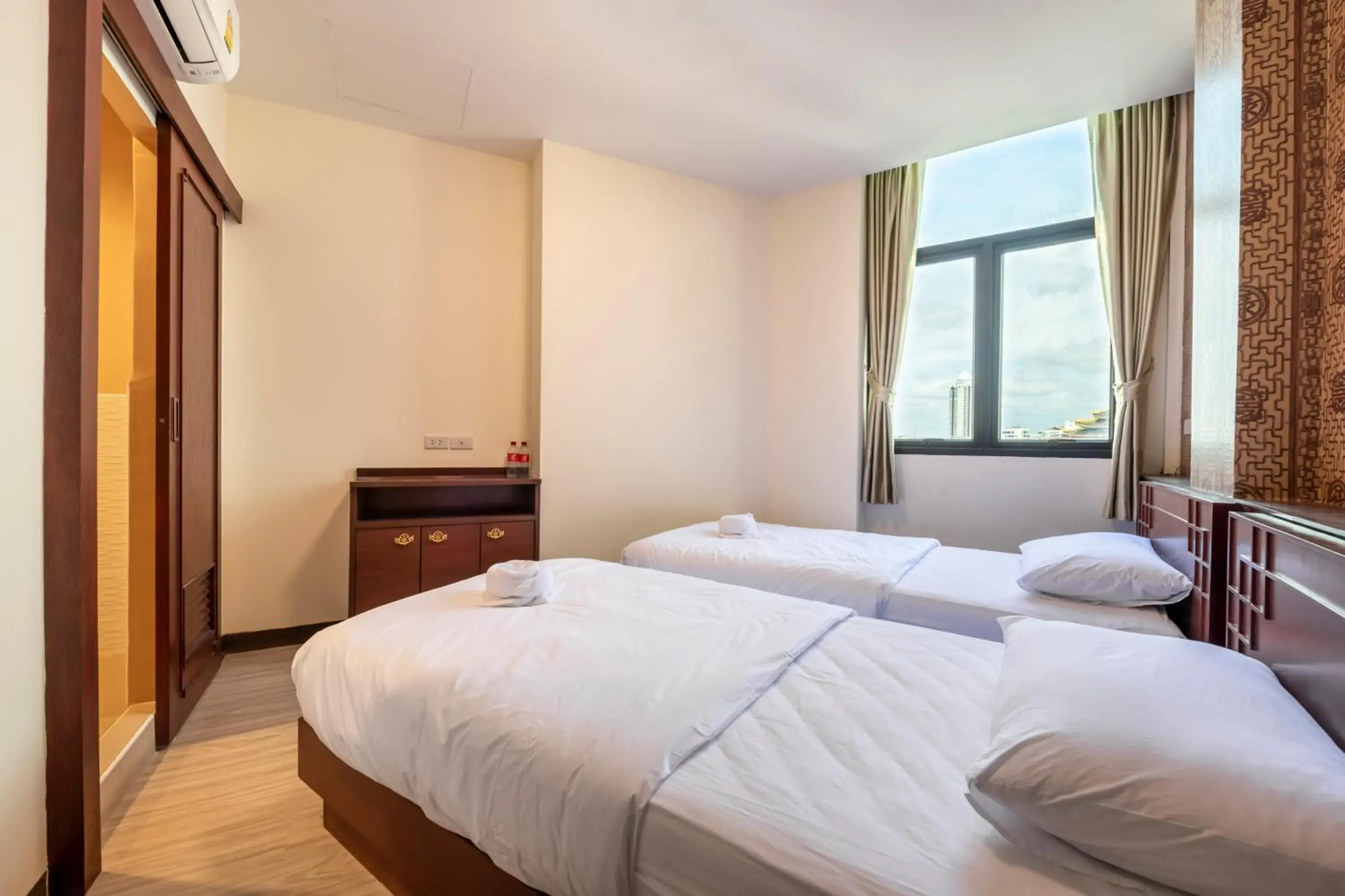 Twin Room with Private Bathroom in Scala Hostel Twin Room with Private Bathroom in Scala Hostel