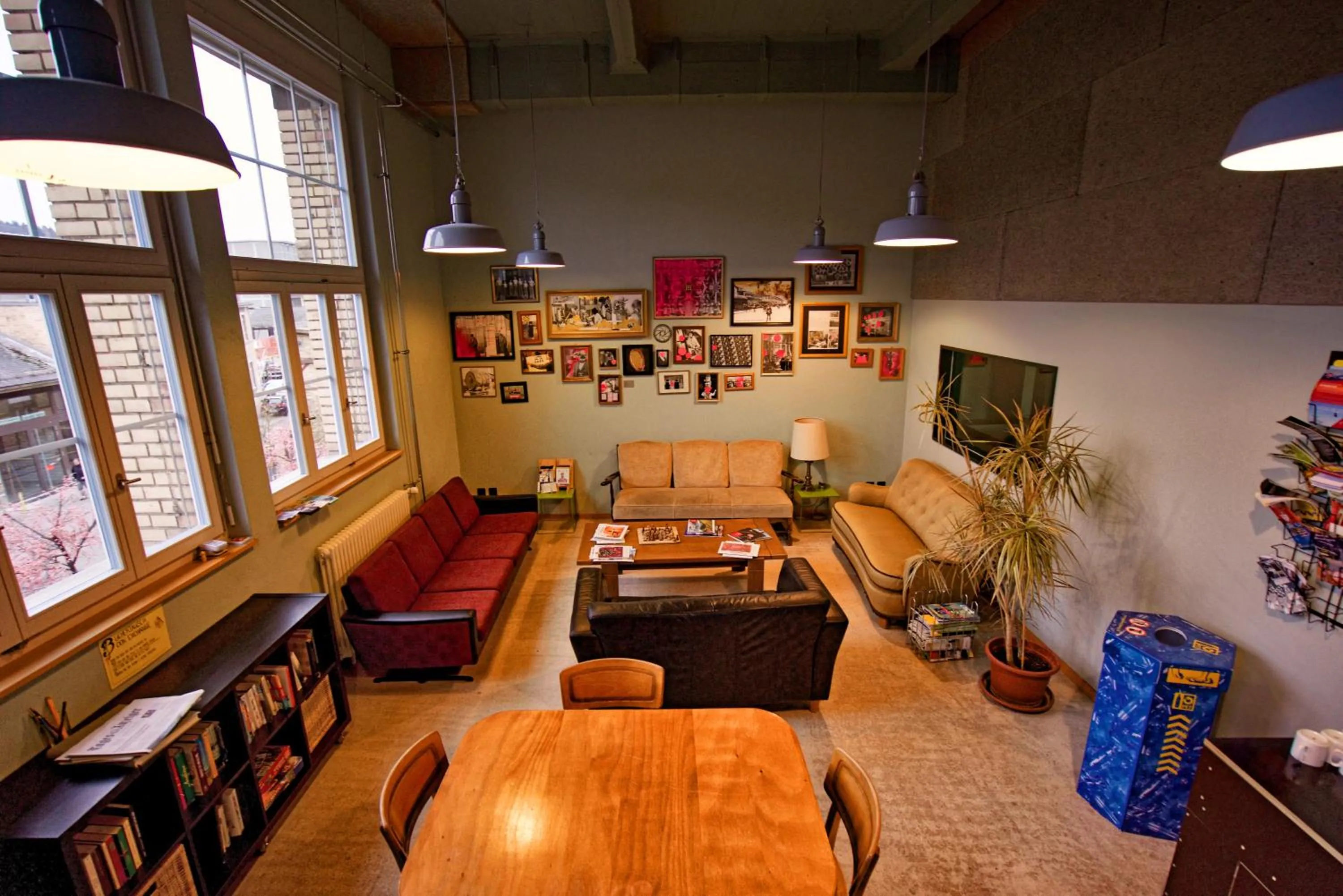 Communal lounge/ TV room in Depot 195 - Hostel Winterthur