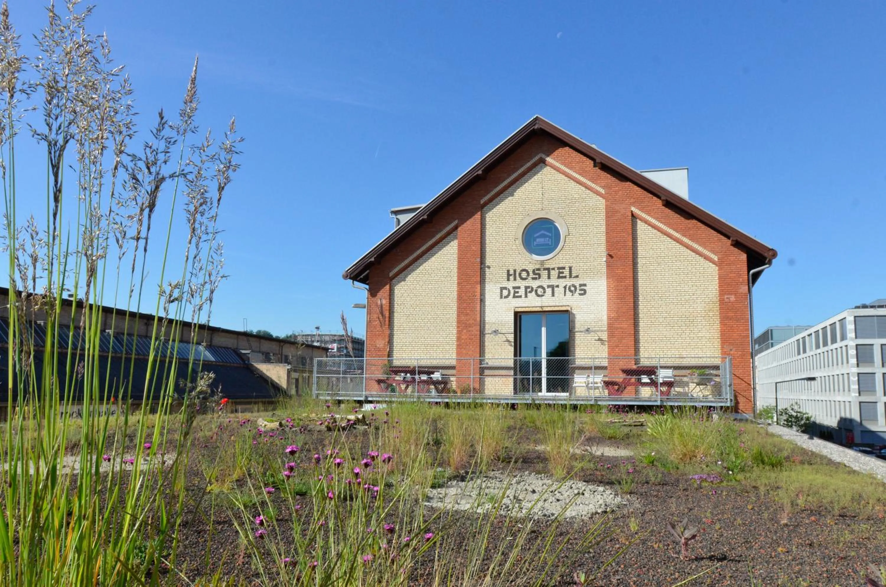 Facade/entrance in Depot 195 - Hostel Winterthur