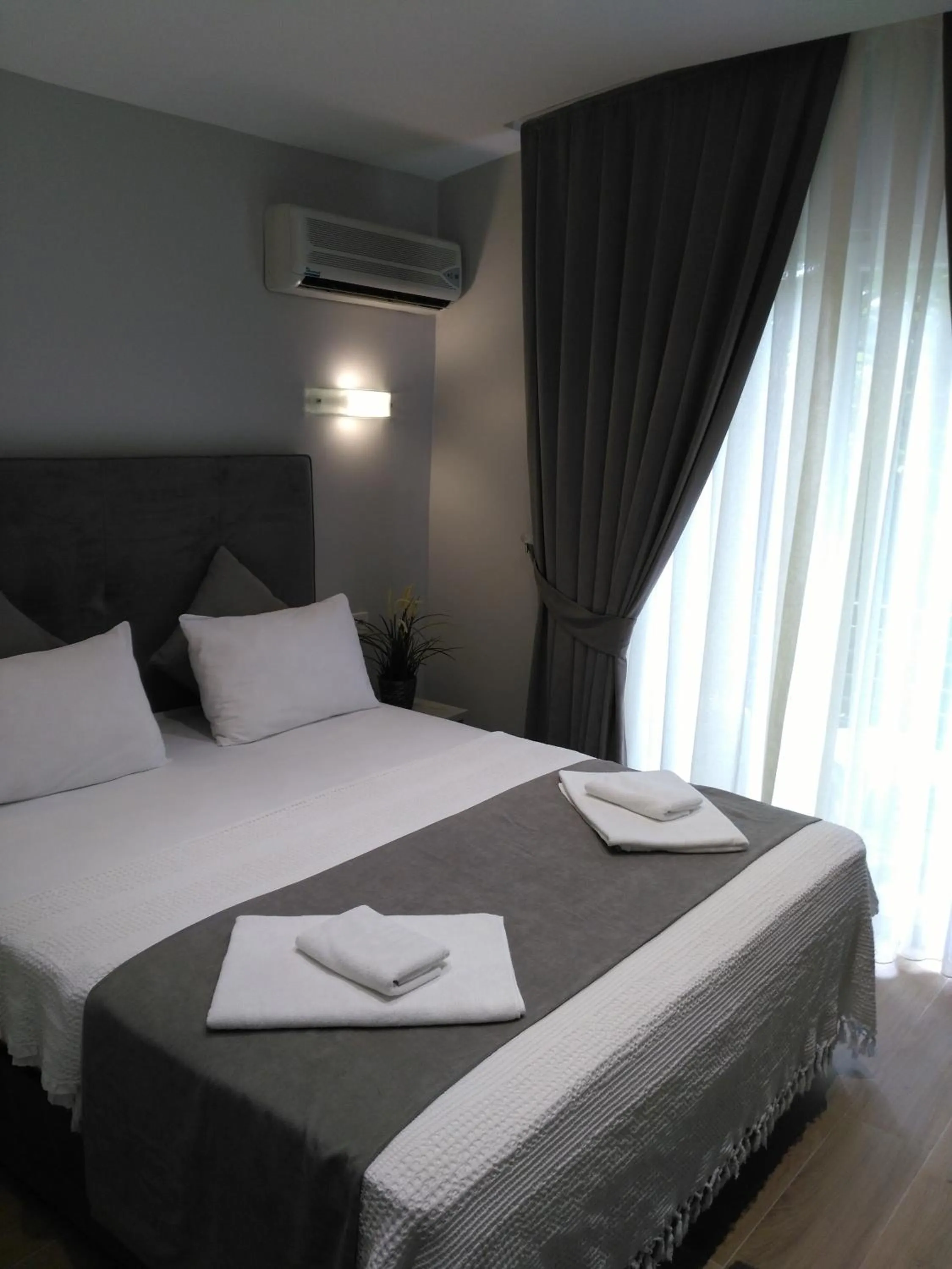 Bed in KONAK BELLA 3