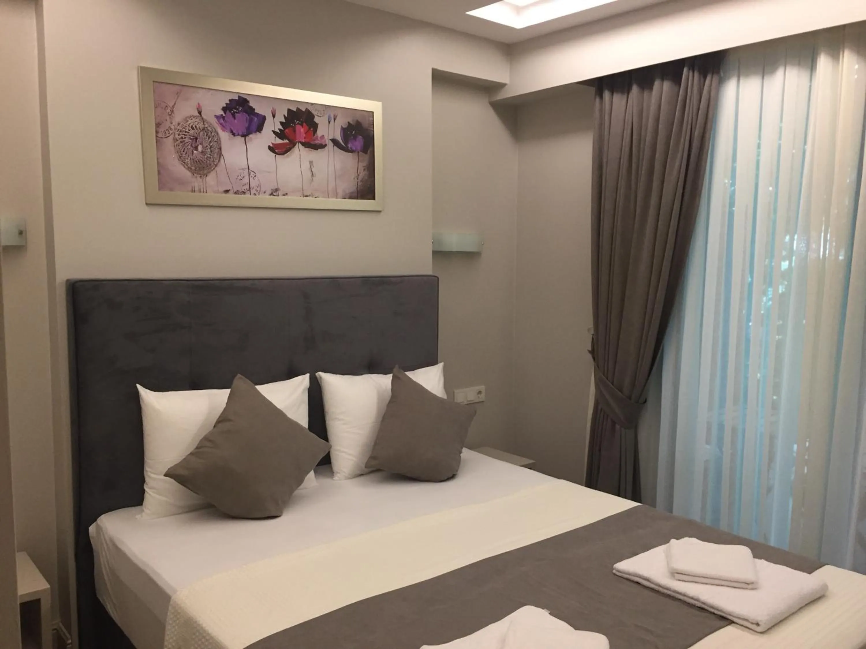 Bed in KONAK BELLA 3