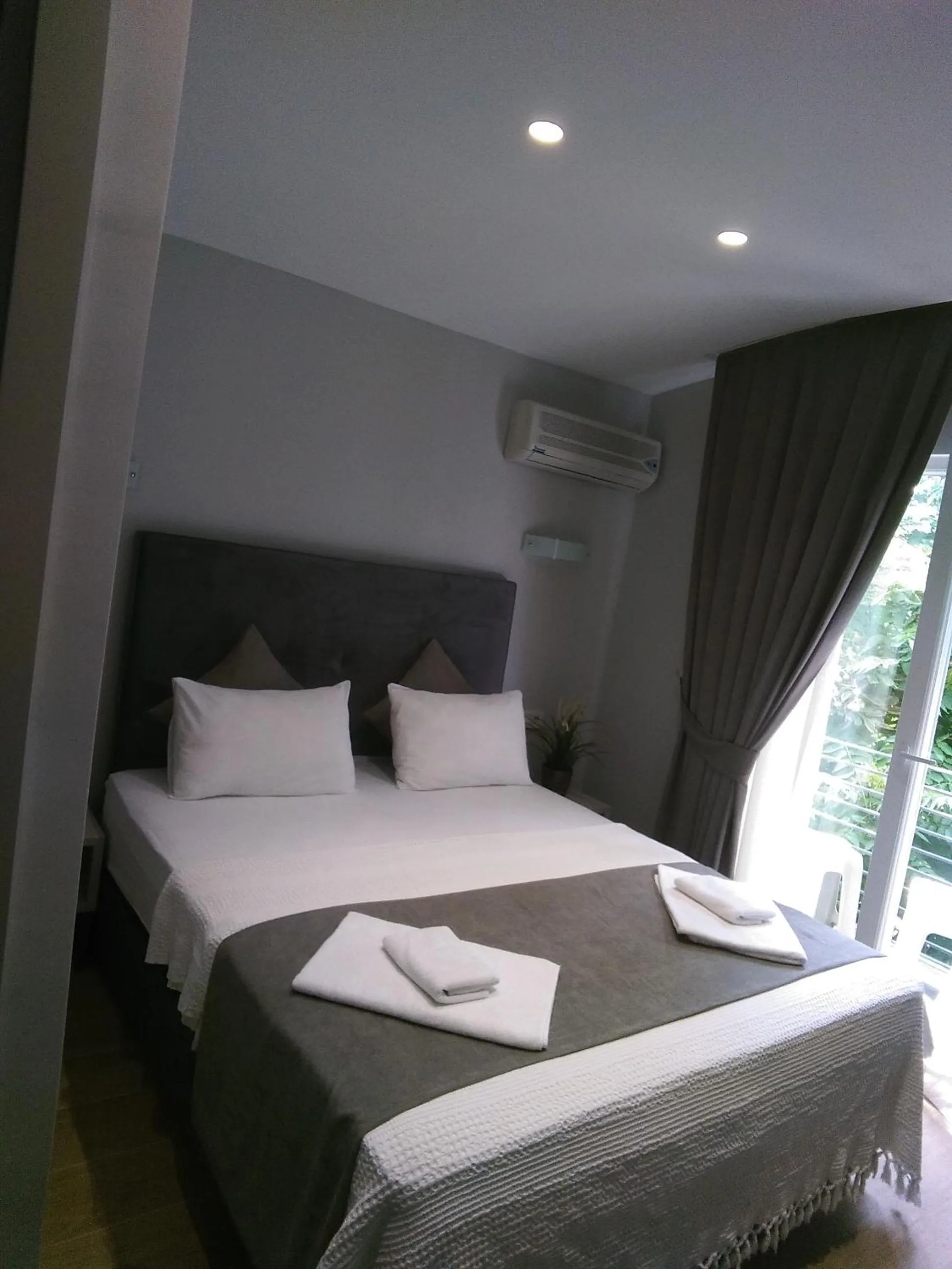 Bed in KONAK BELLA 3