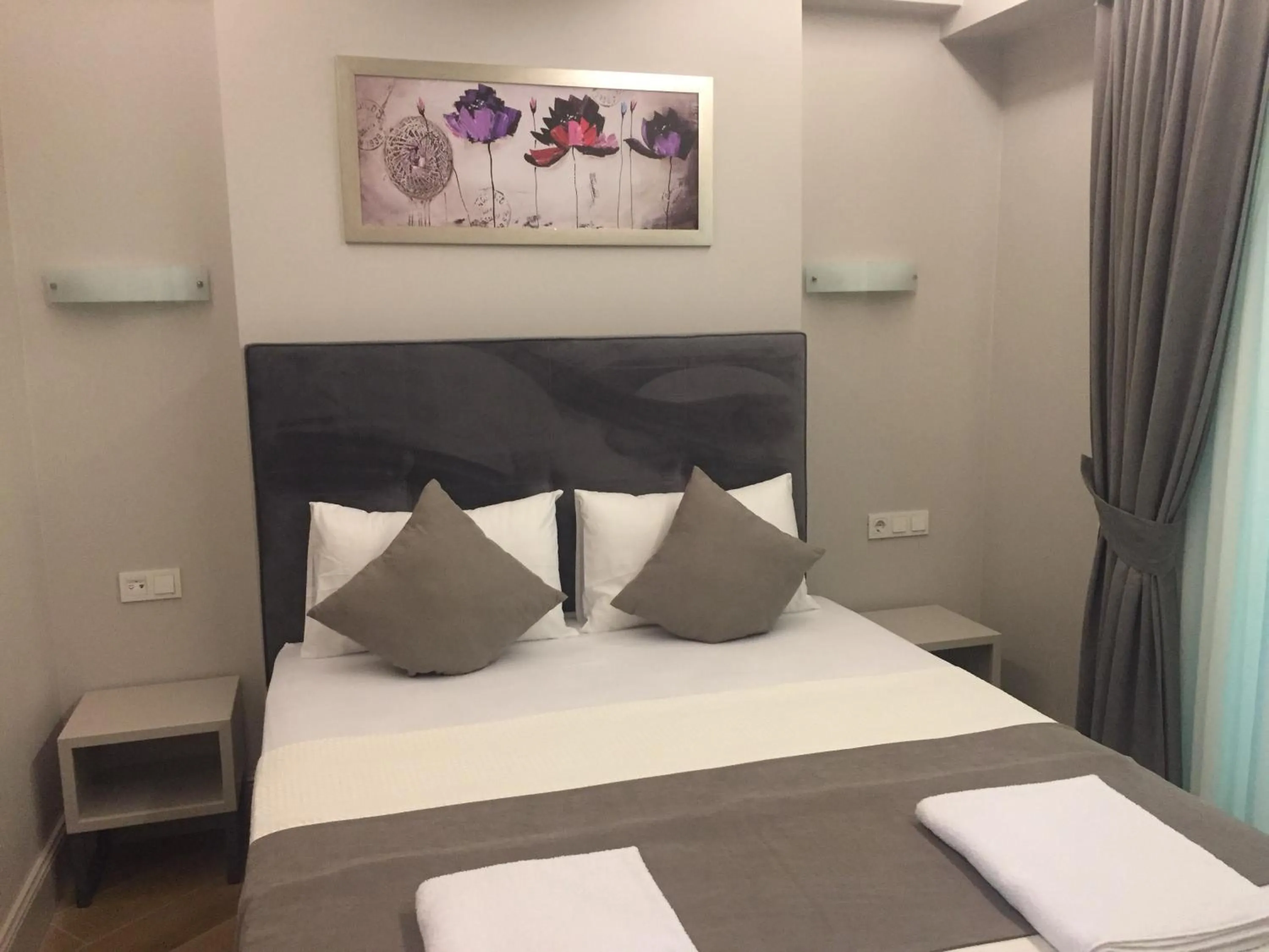 Bed in KONAK BELLA 3