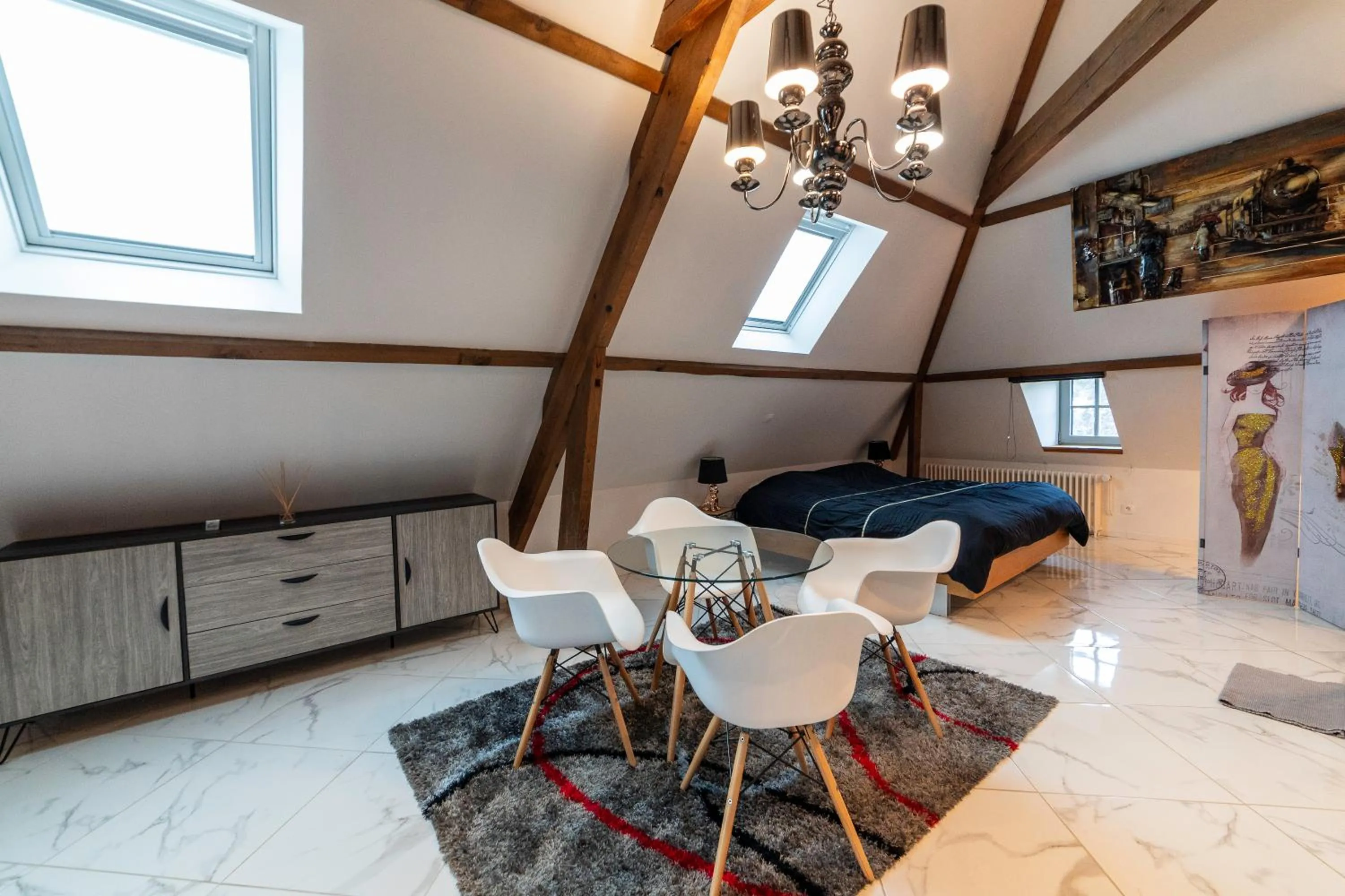 Photo of the whole room in Les Étoiles