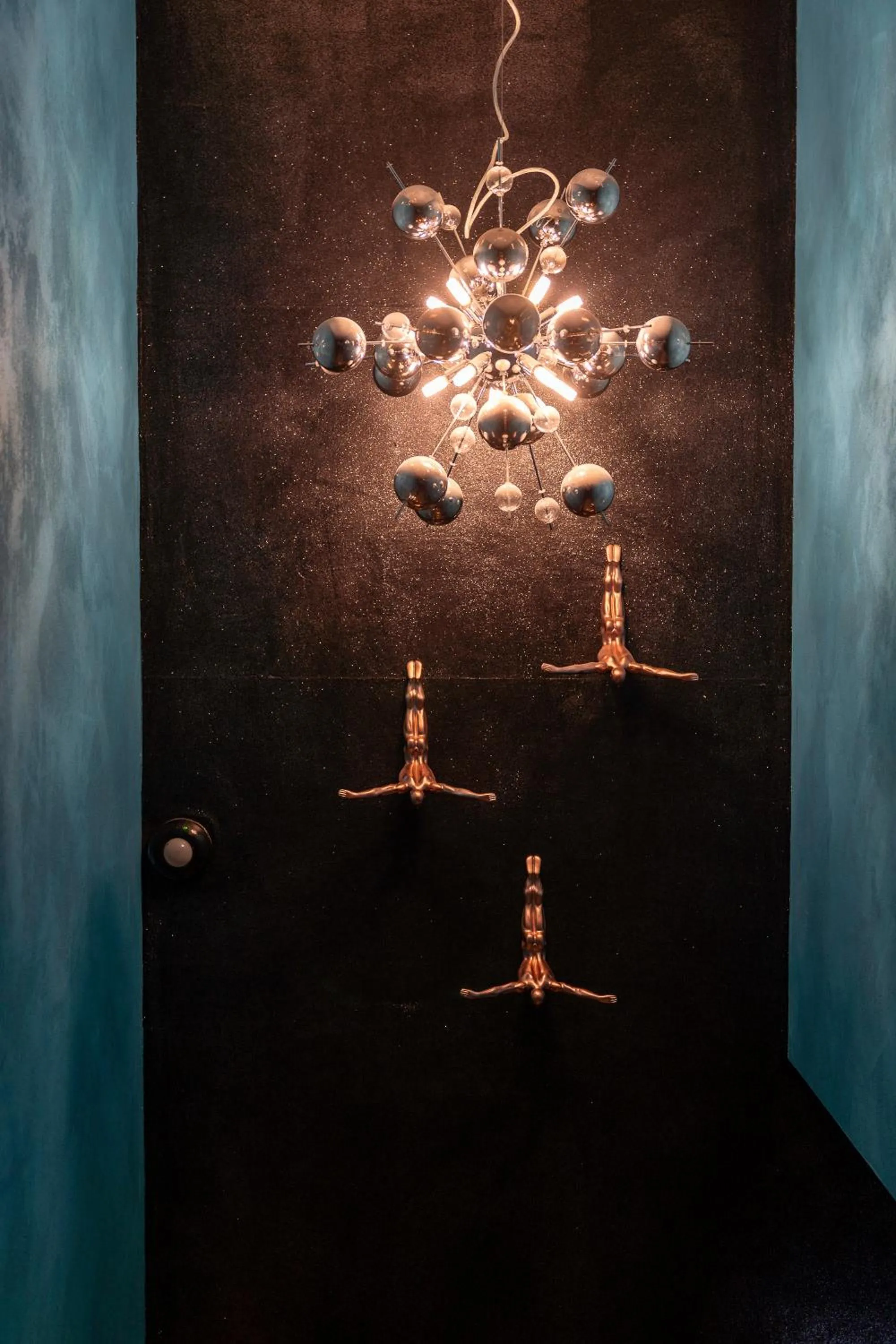 Decorative detail in Les Étoiles