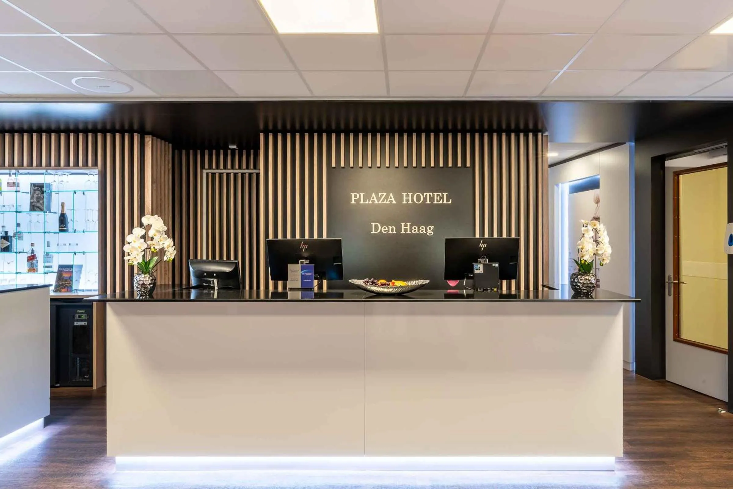 Lobby or reception in PLAZA Premium Den Haag City Center