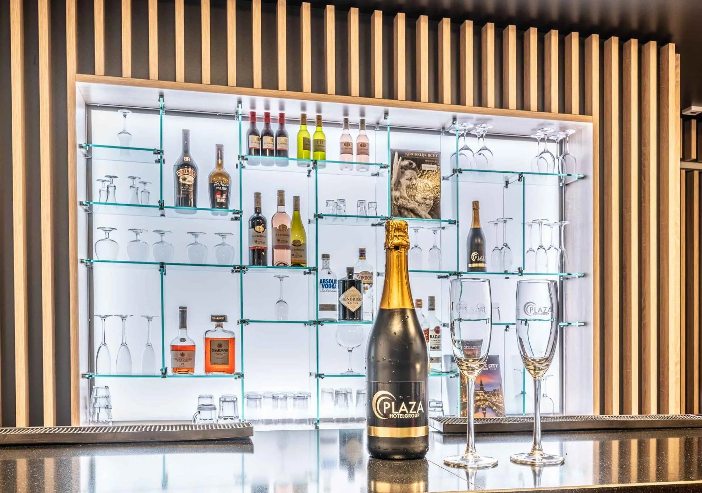 Lounge or bar in PLAZA Premium Den Haag City Center