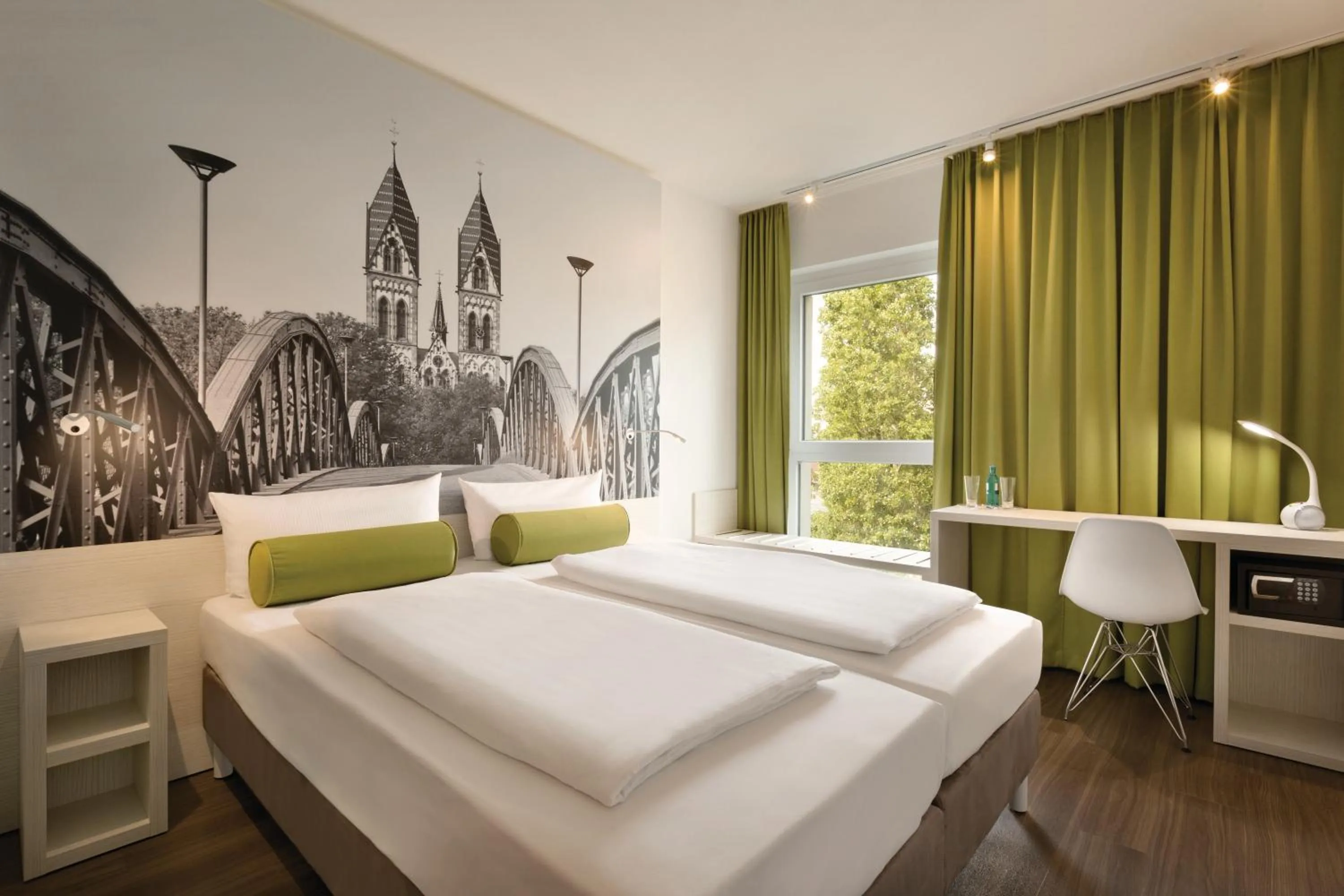 Bed in Super 8 by Wyndham Hamburg Mitte