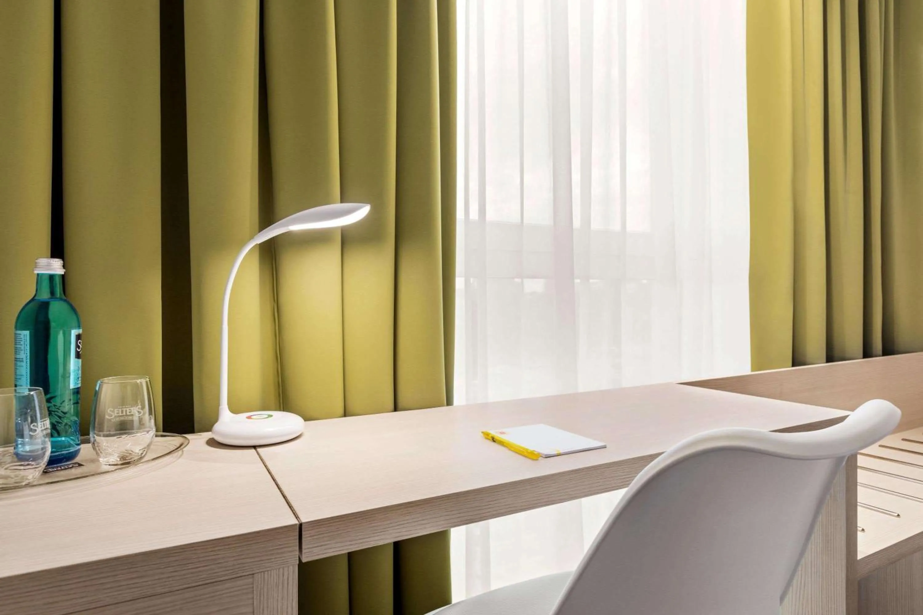 Photo of the whole room in Super 8 by Wyndham Hamburg Mitte