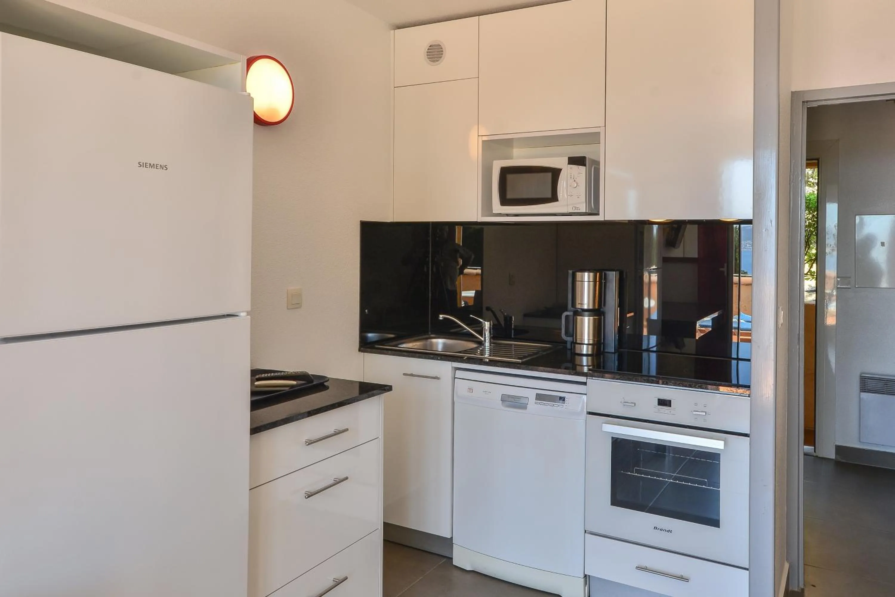 Kitchen or kitchenette in VVF Résidence Saint-Cyr-sur-Mer