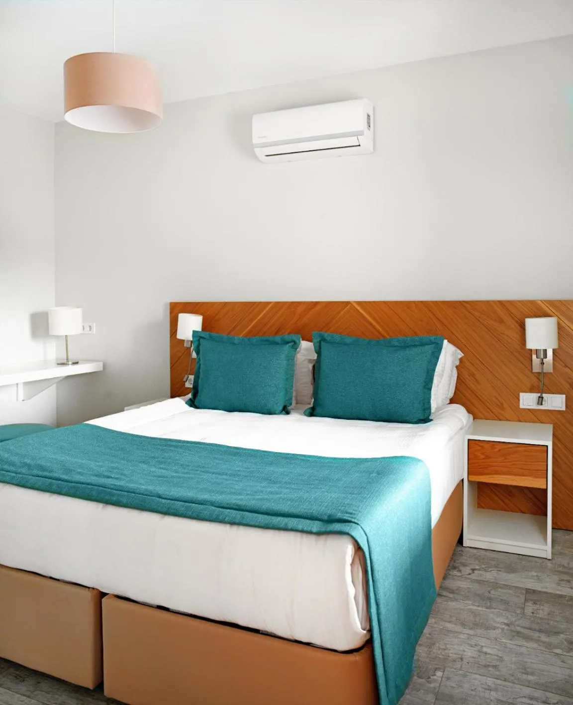 Bedroom, Bed in Dorman Suites