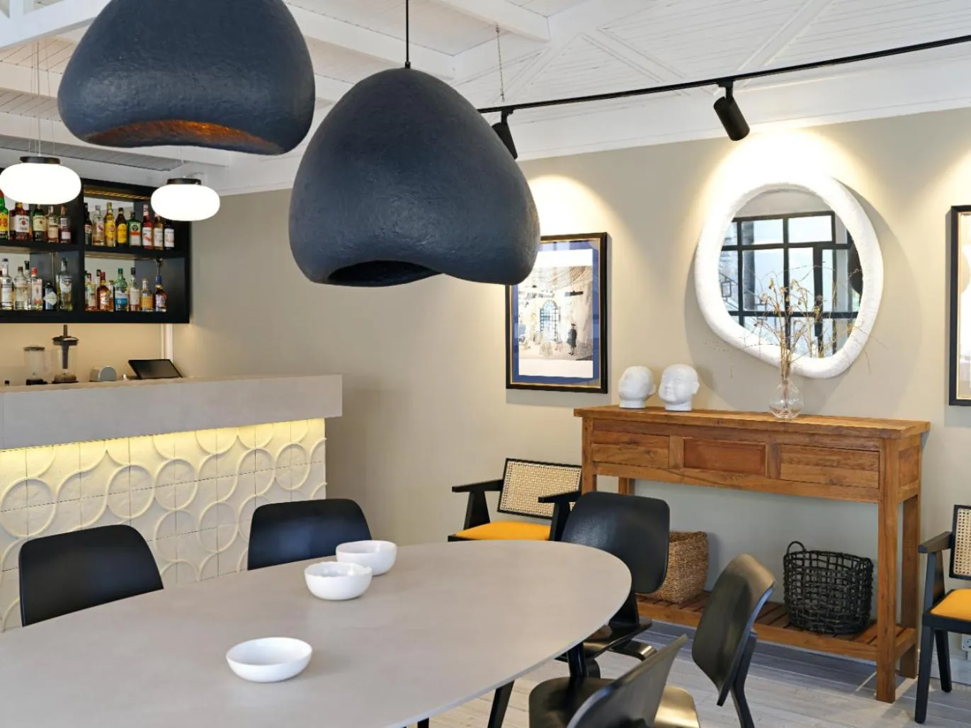 Lounge or bar in Dorman Suites