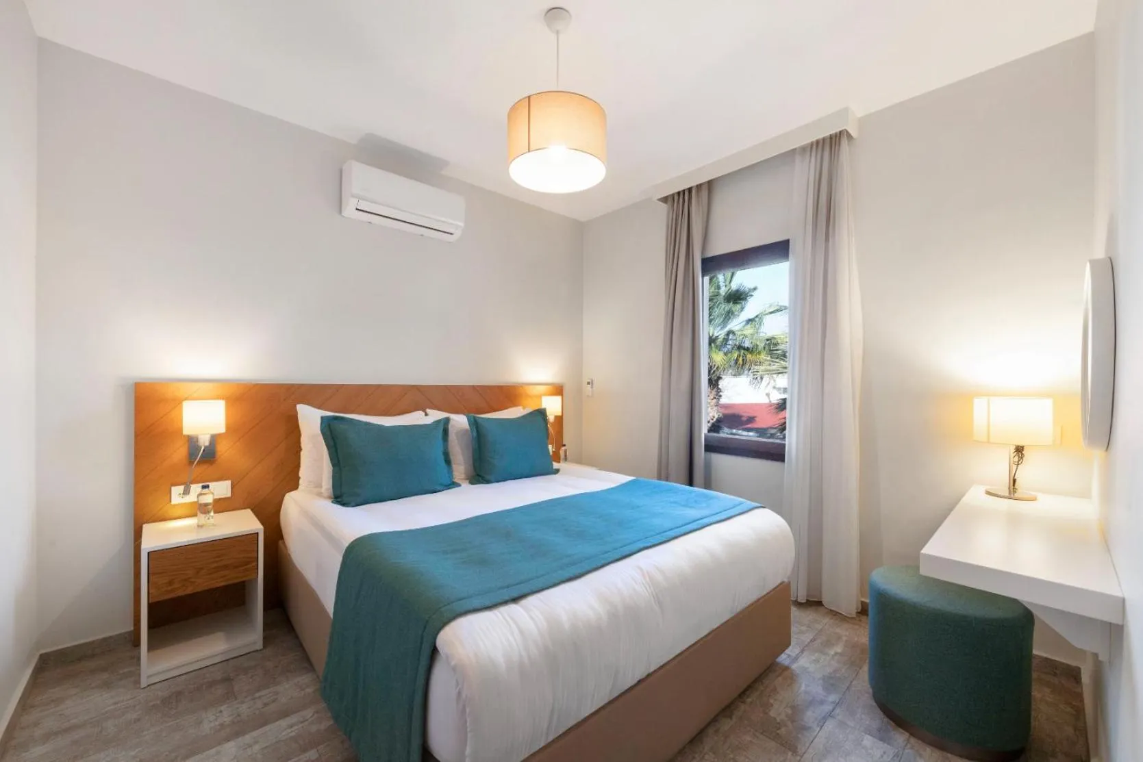 Bedroom, Bed in Dorman Suites