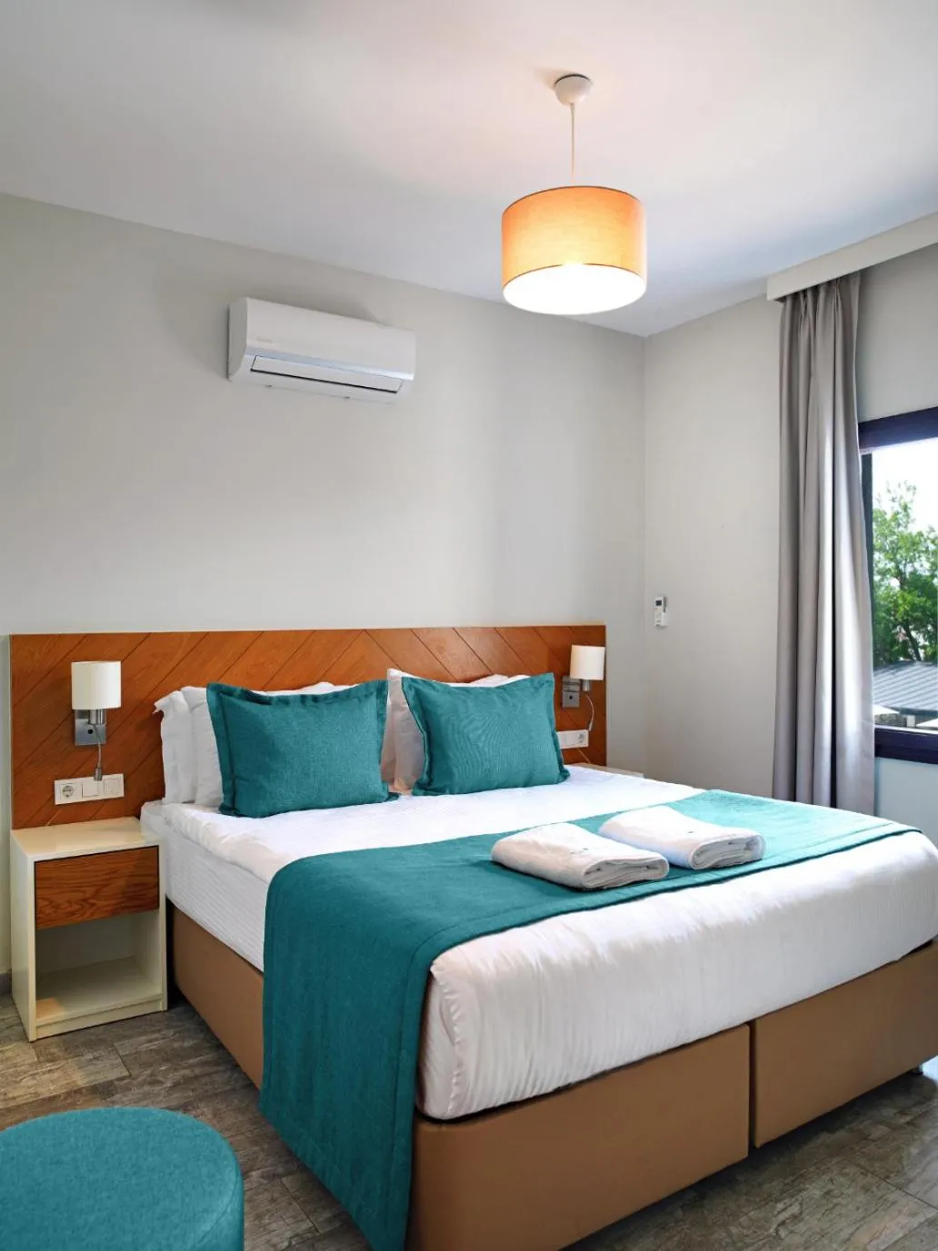 Bedroom, Bed in Dorman Suites