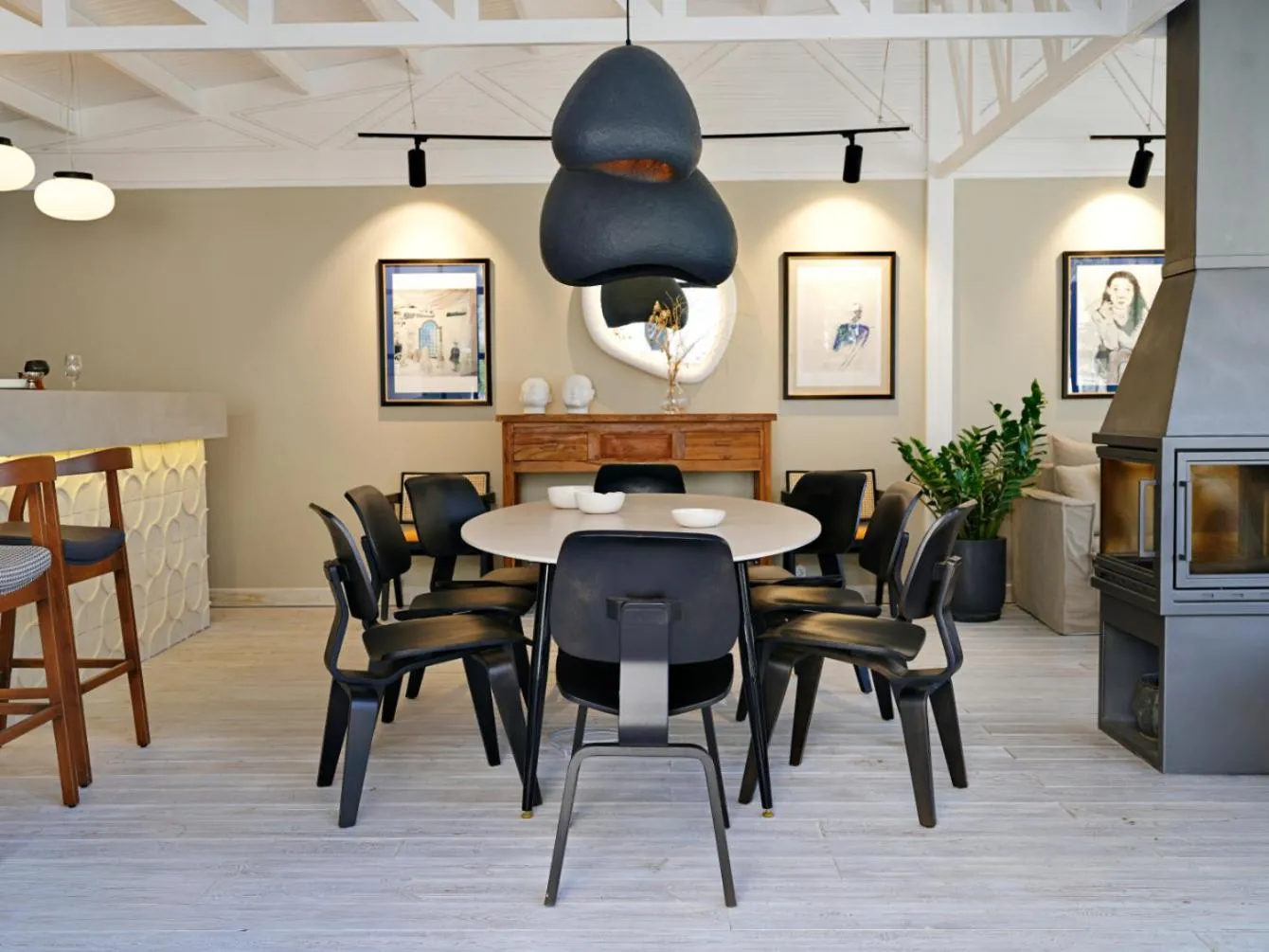 Lounge or bar in Dorman Suites