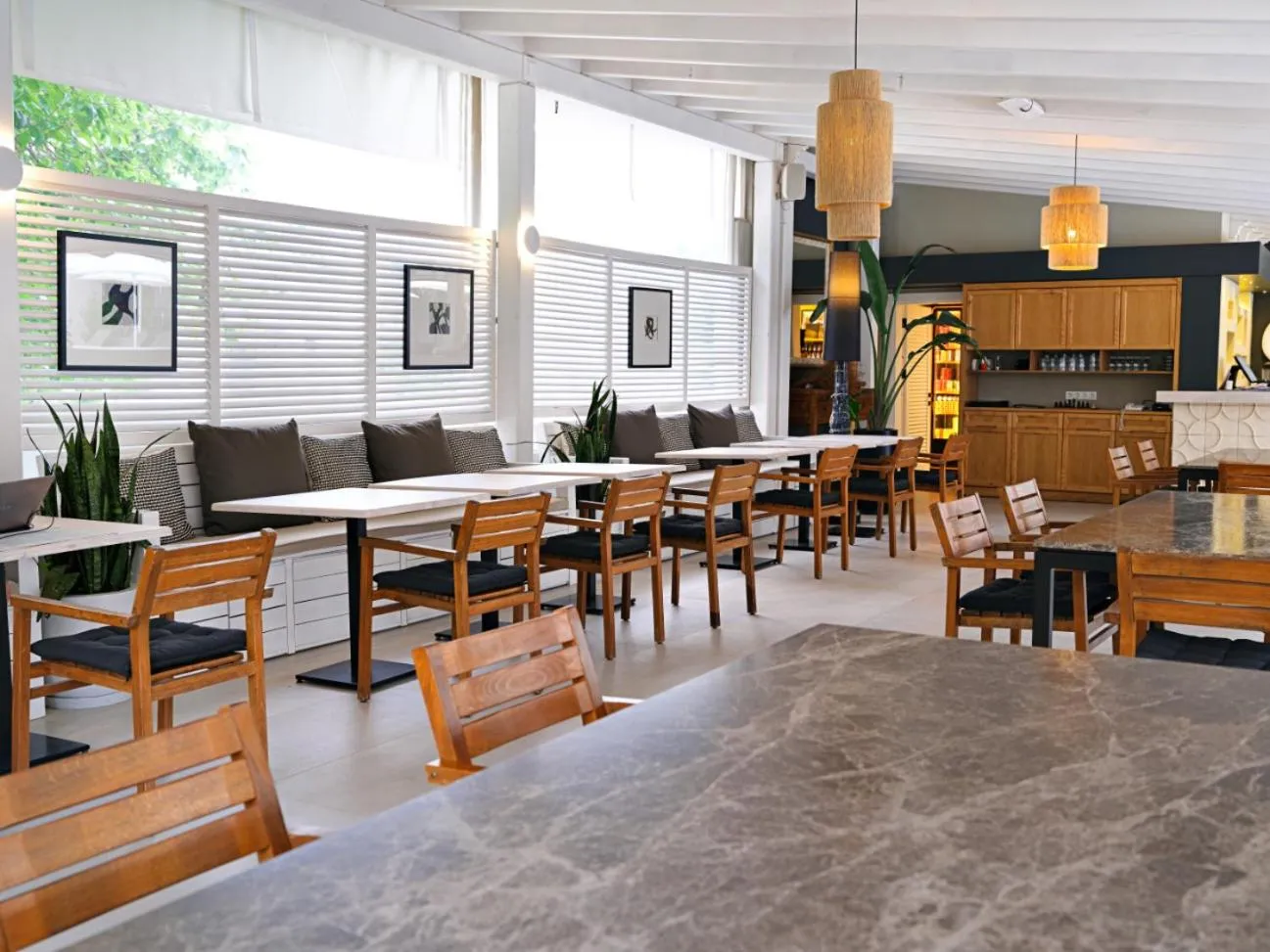 Restaurant/places to eat in Dorman Suites