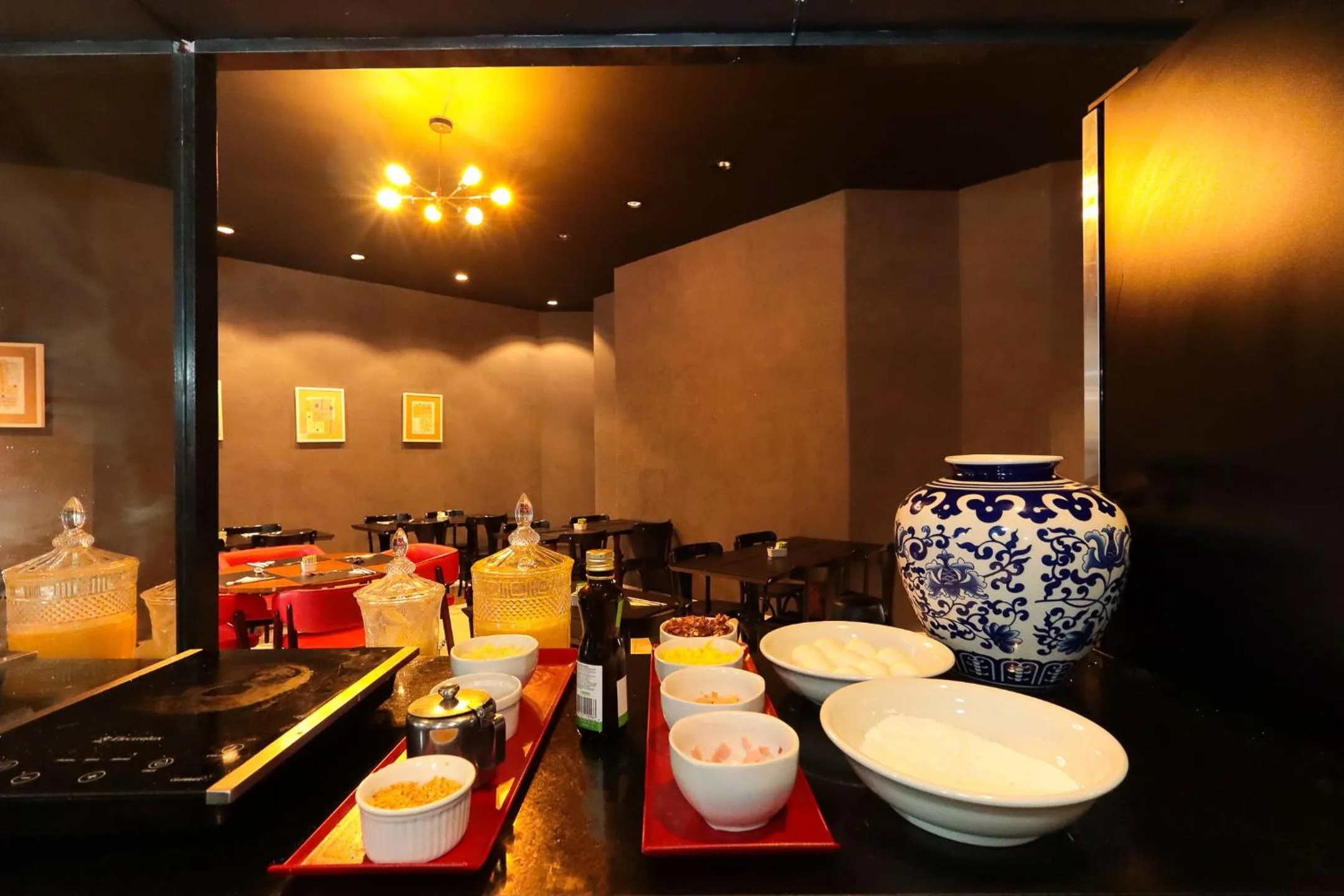 Restaurant/places to eat in H4 Hotel Opera Jardins