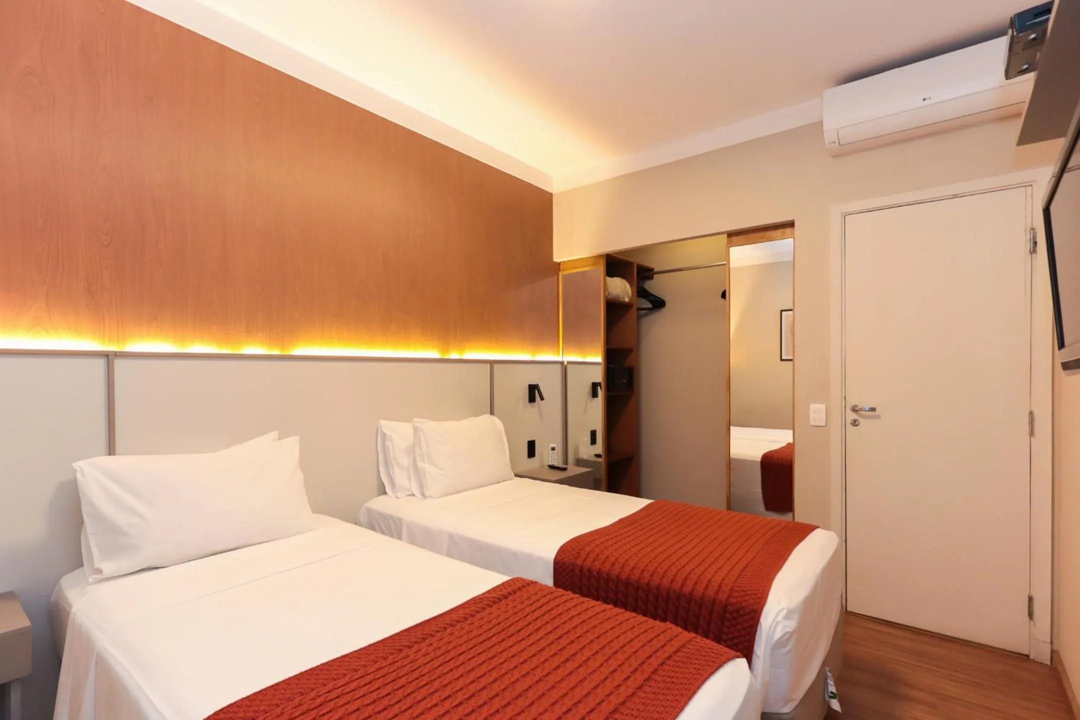 Bed in H4 Hotel Opera Jardins