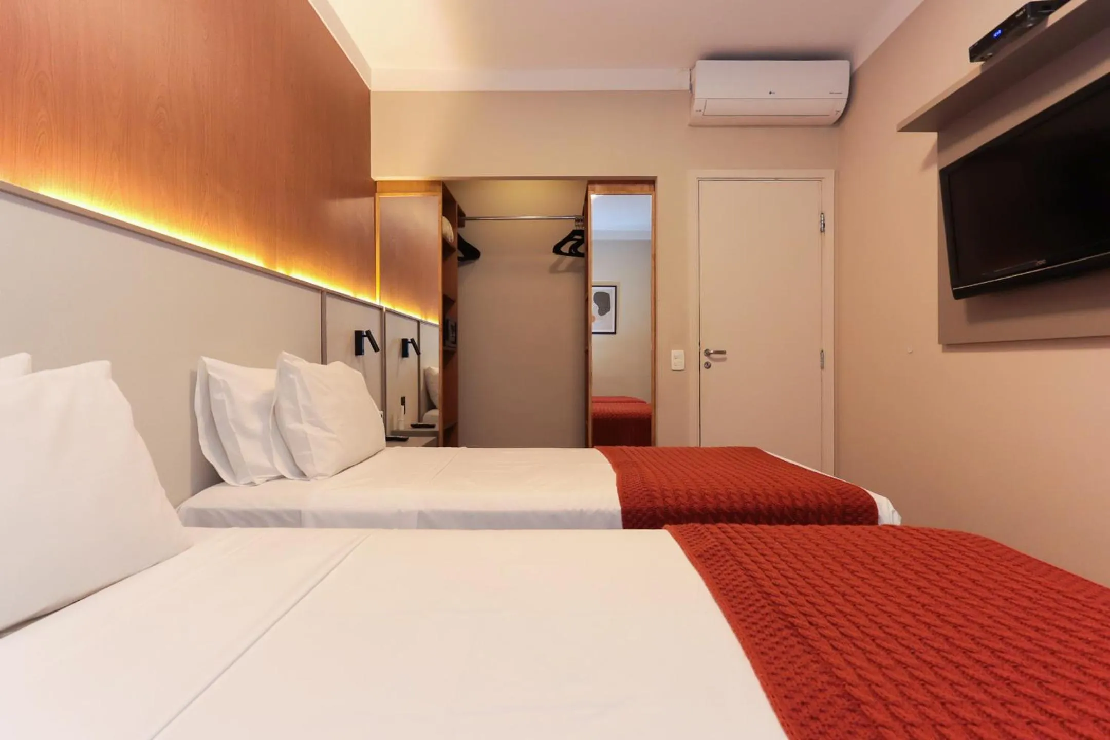 Bed in H4 Hotel Opera Jardins