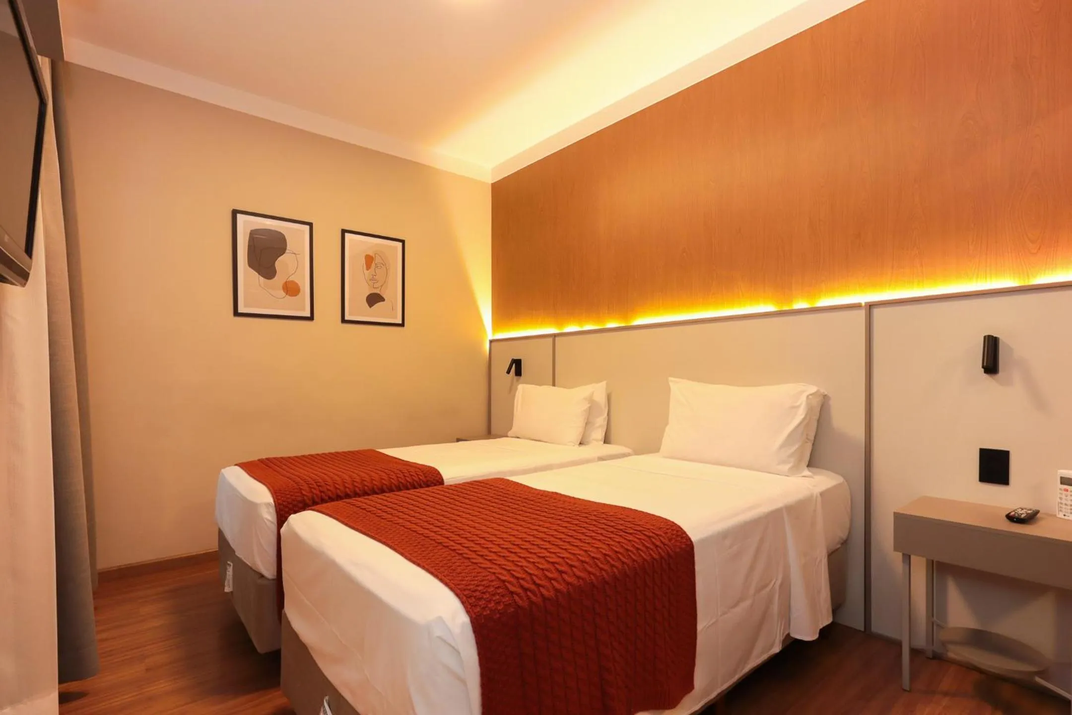 Bed in H4 Hotel Opera Jardins