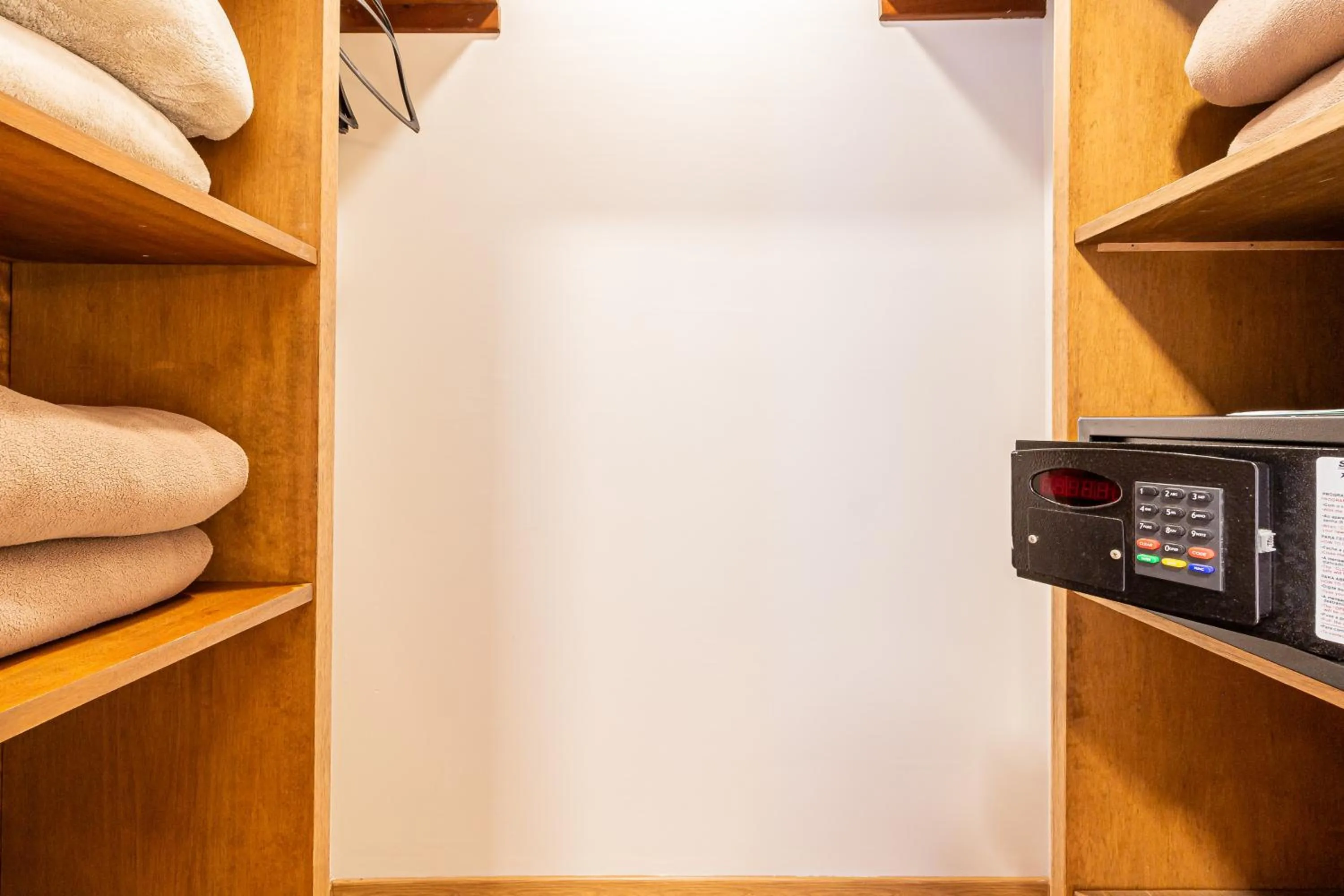 safe in H4 Hotel Opera Jardins