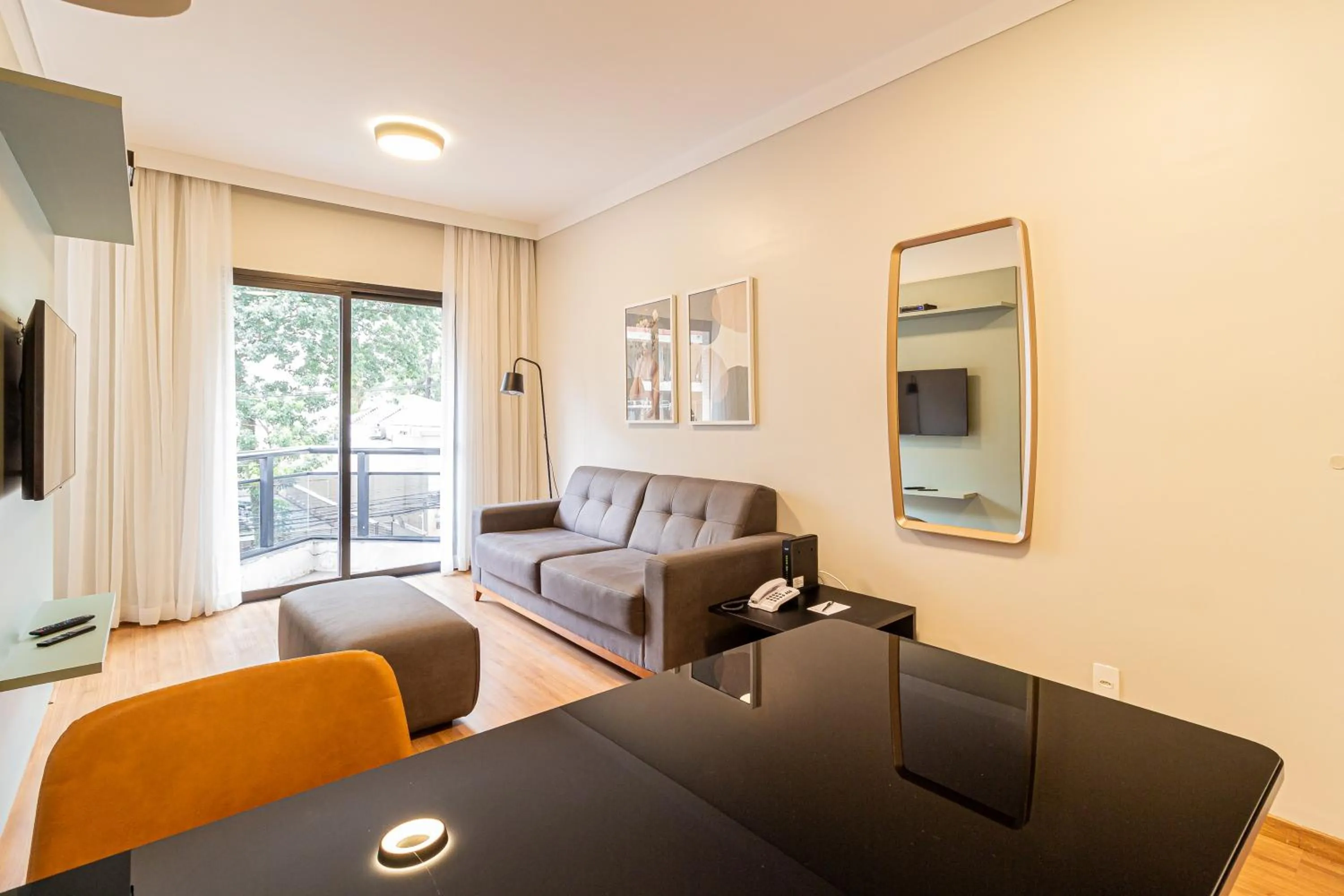 Day in H4 Hotel Opera Jardins