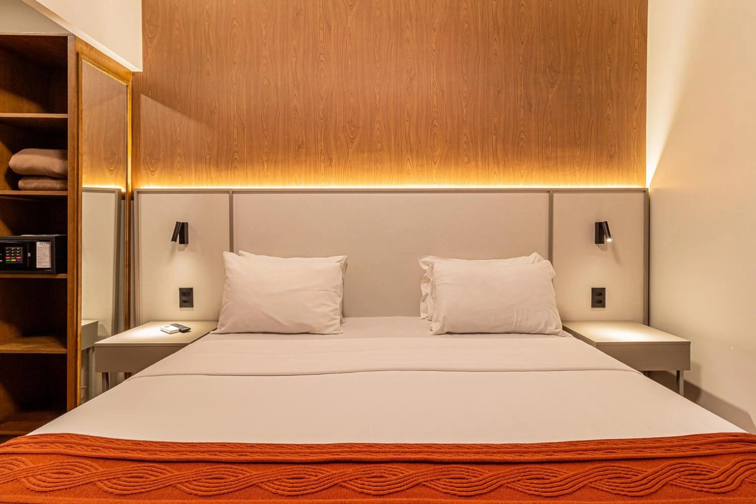 Bed in H4 Hotel Opera Jardins