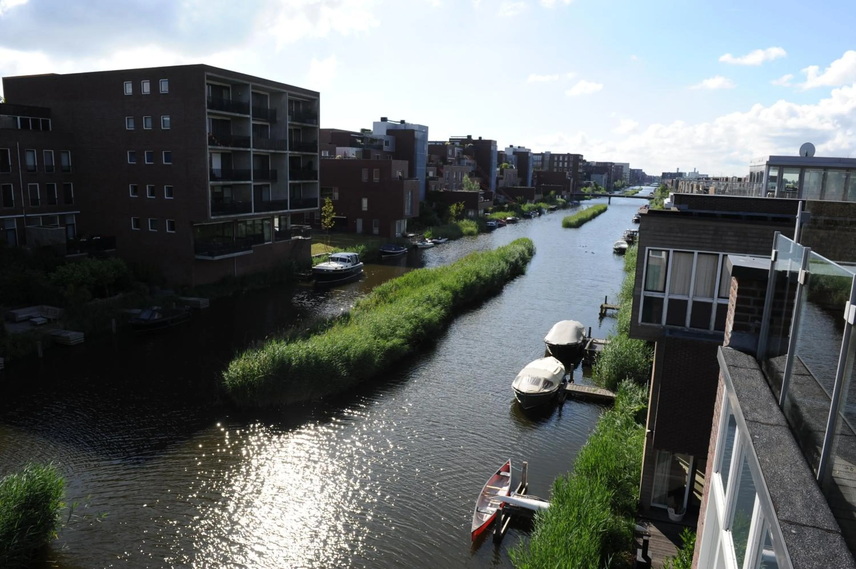 Area and facilities in The Green Tunnel