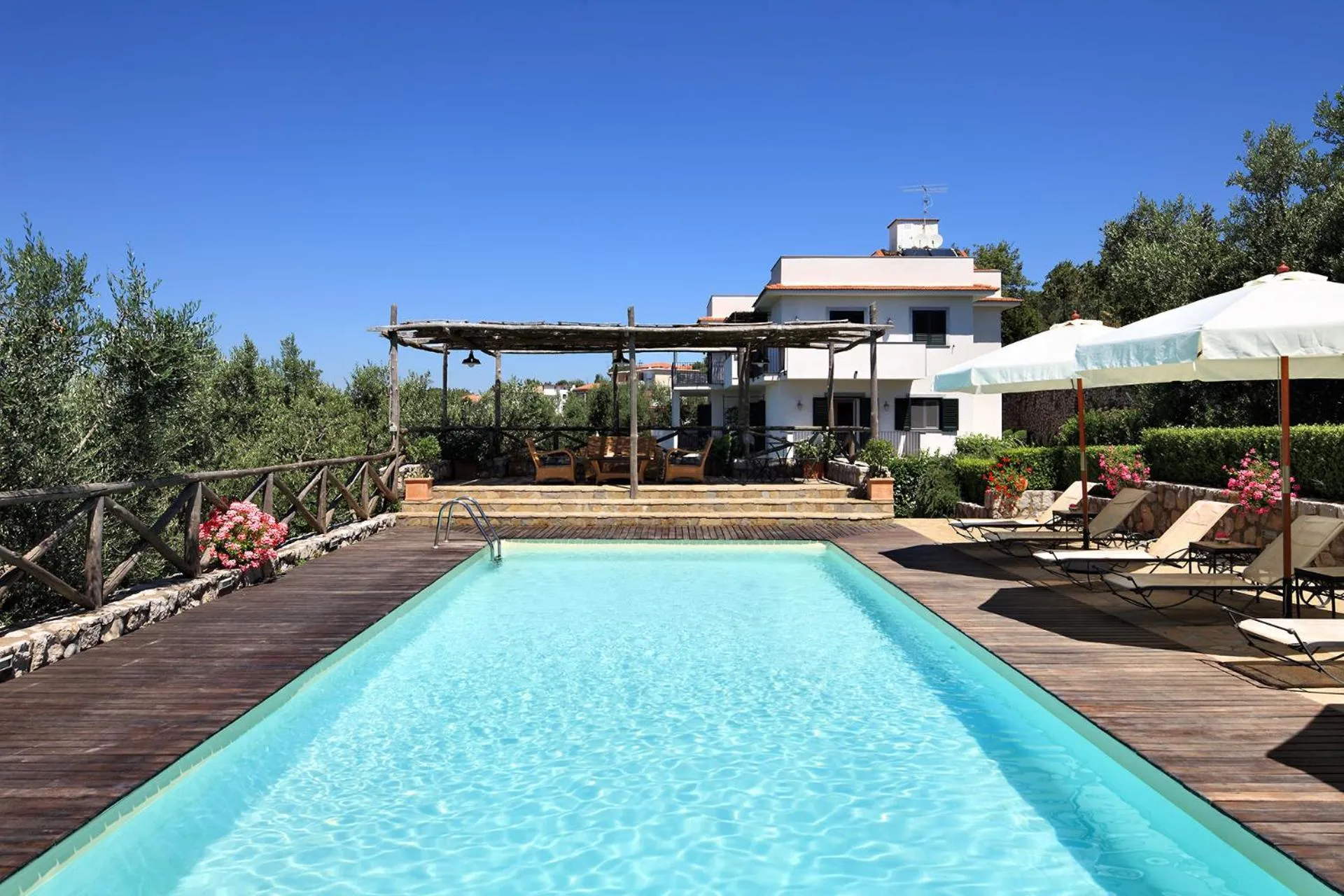 Swimming pool in Le Capannelle by Feeling Italy