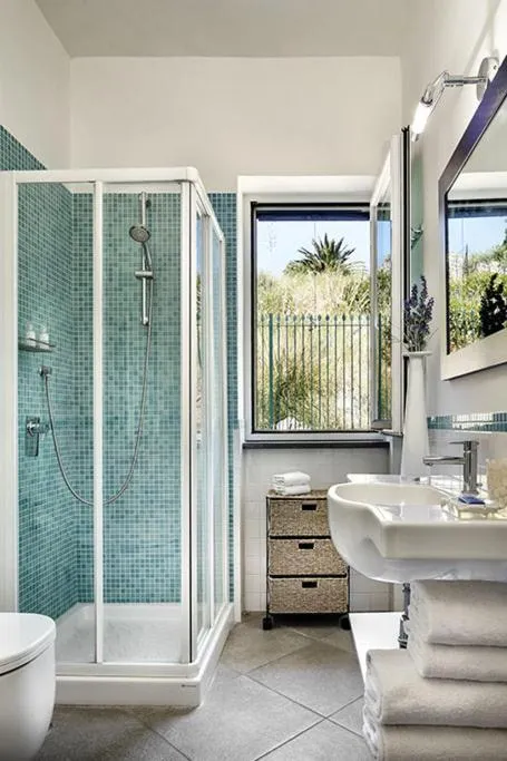 Bathroom in Le Capannelle by Feeling Italy