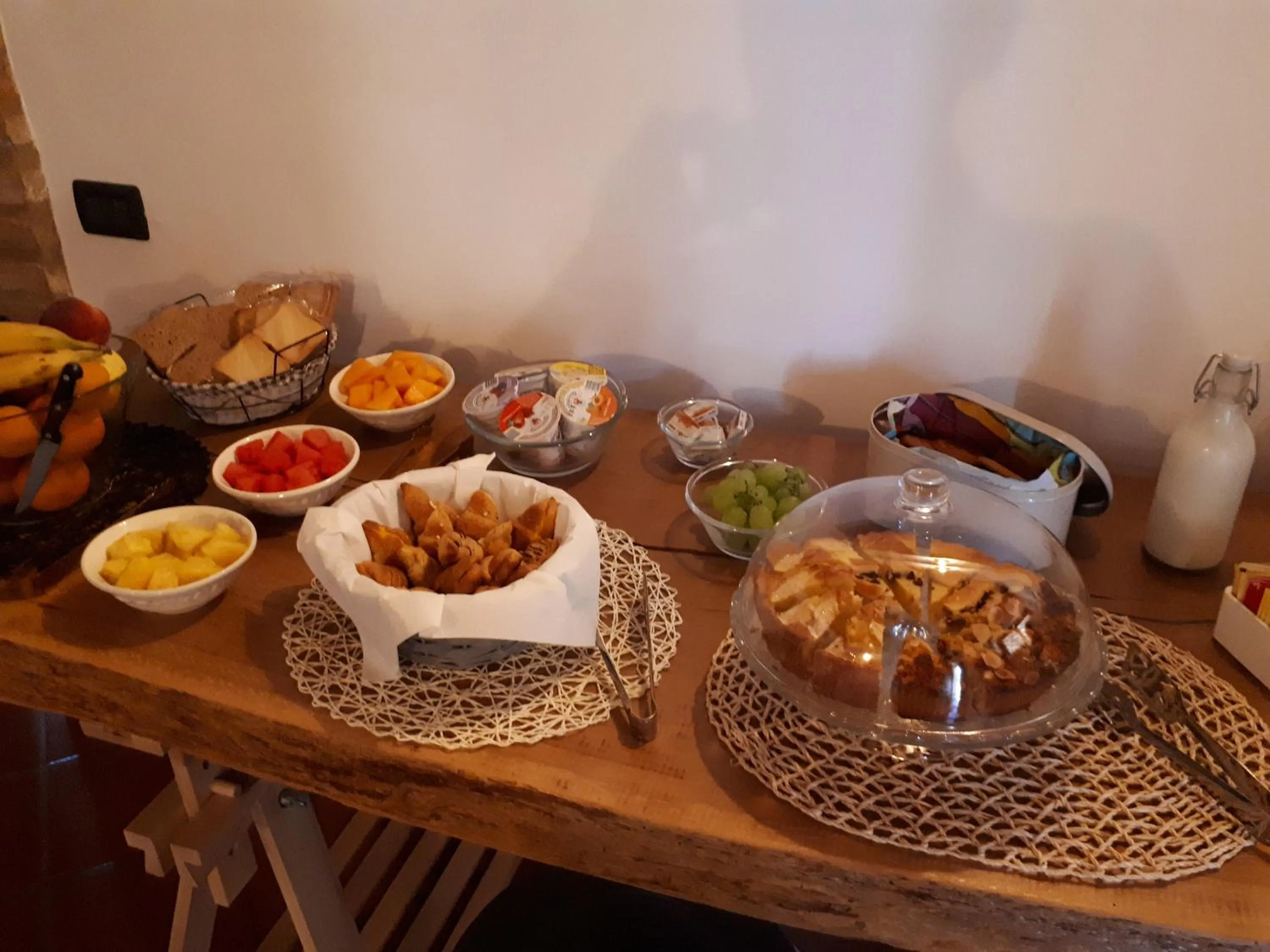 Buffet breakfast in B&B I Pini Di Storaco