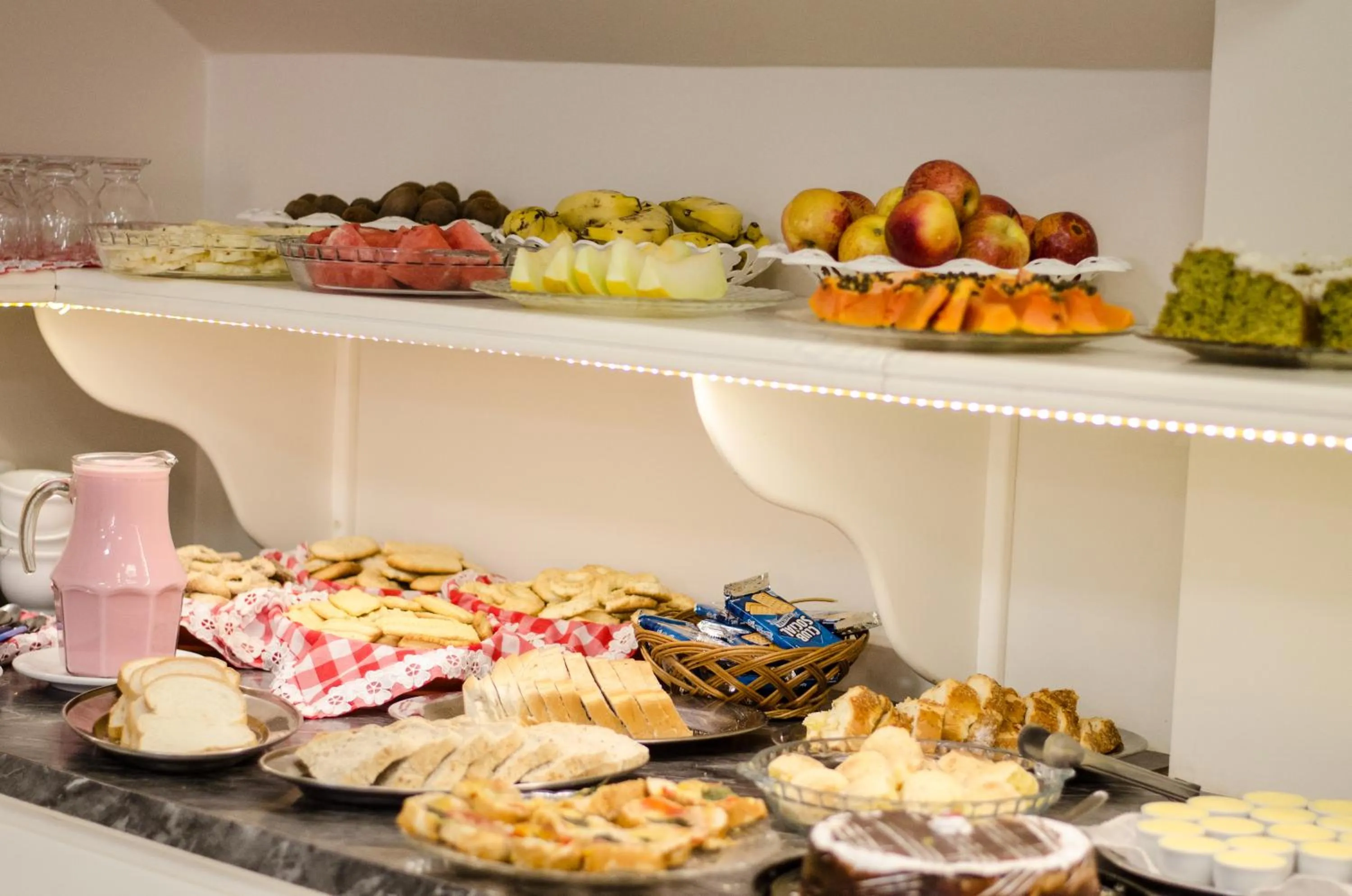 Buffet breakfast in Dona Adelia Hotel e Restaurante