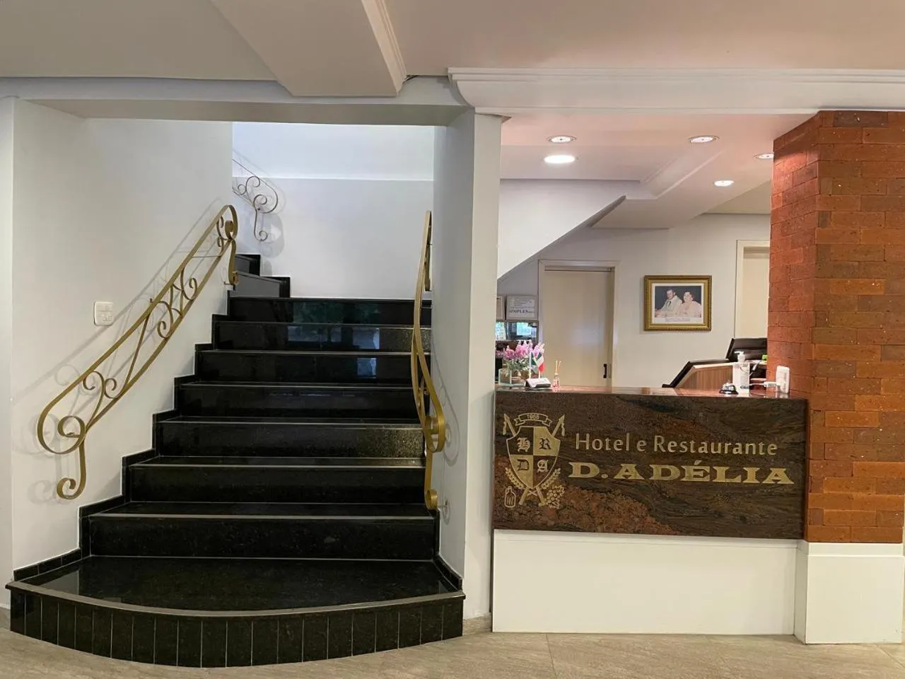 Lobby or reception in Dona Adelia Hotel e Restaurante