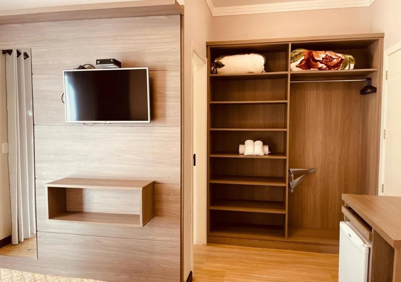 TV and multimedia in Dona Adelia Hotel e Restaurante