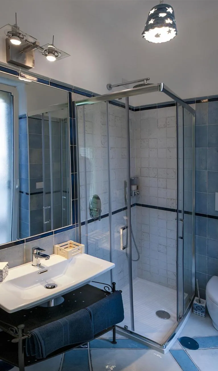 Shower in B&B Amalfè