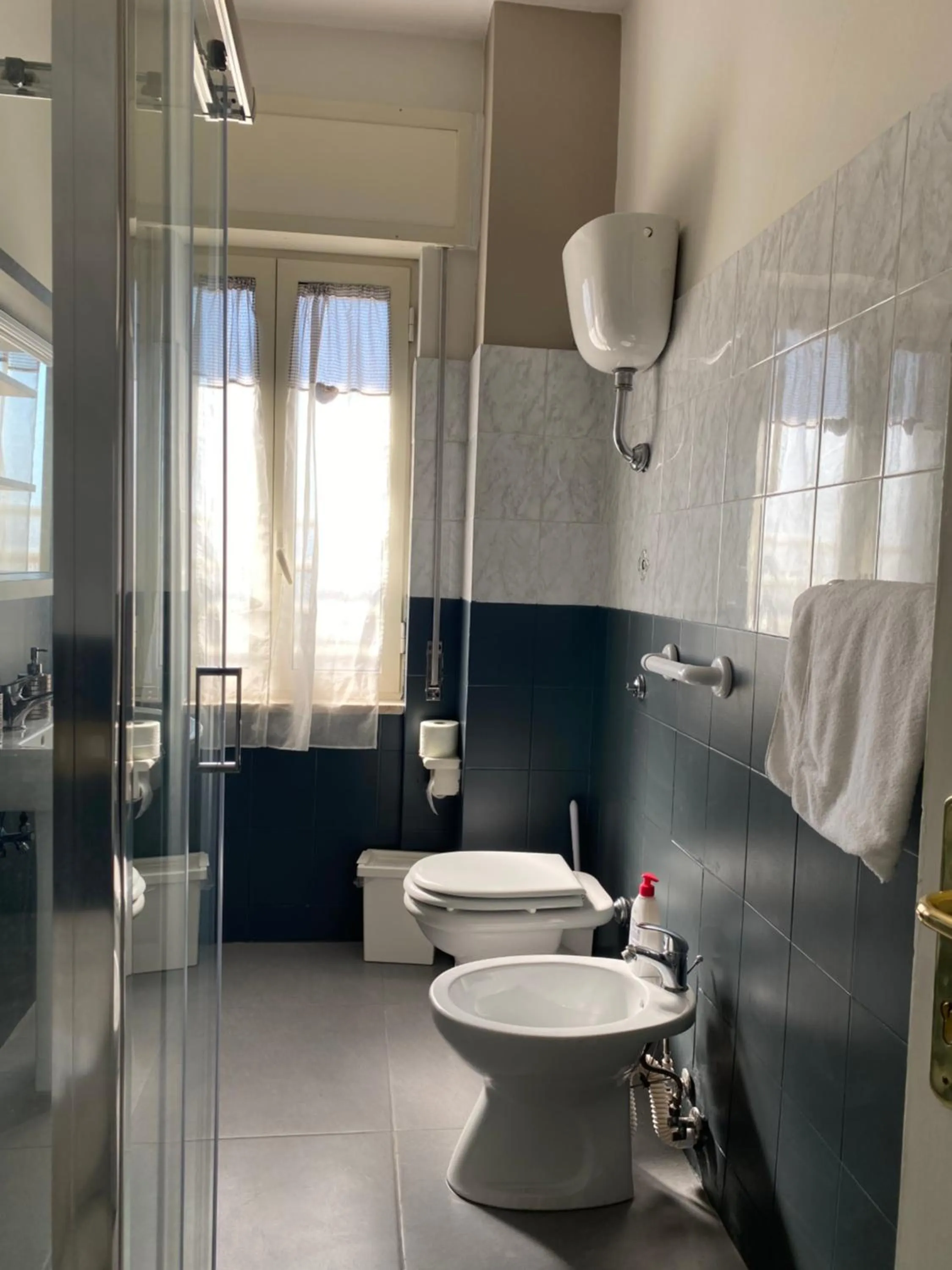 Shower in Sweet Emma