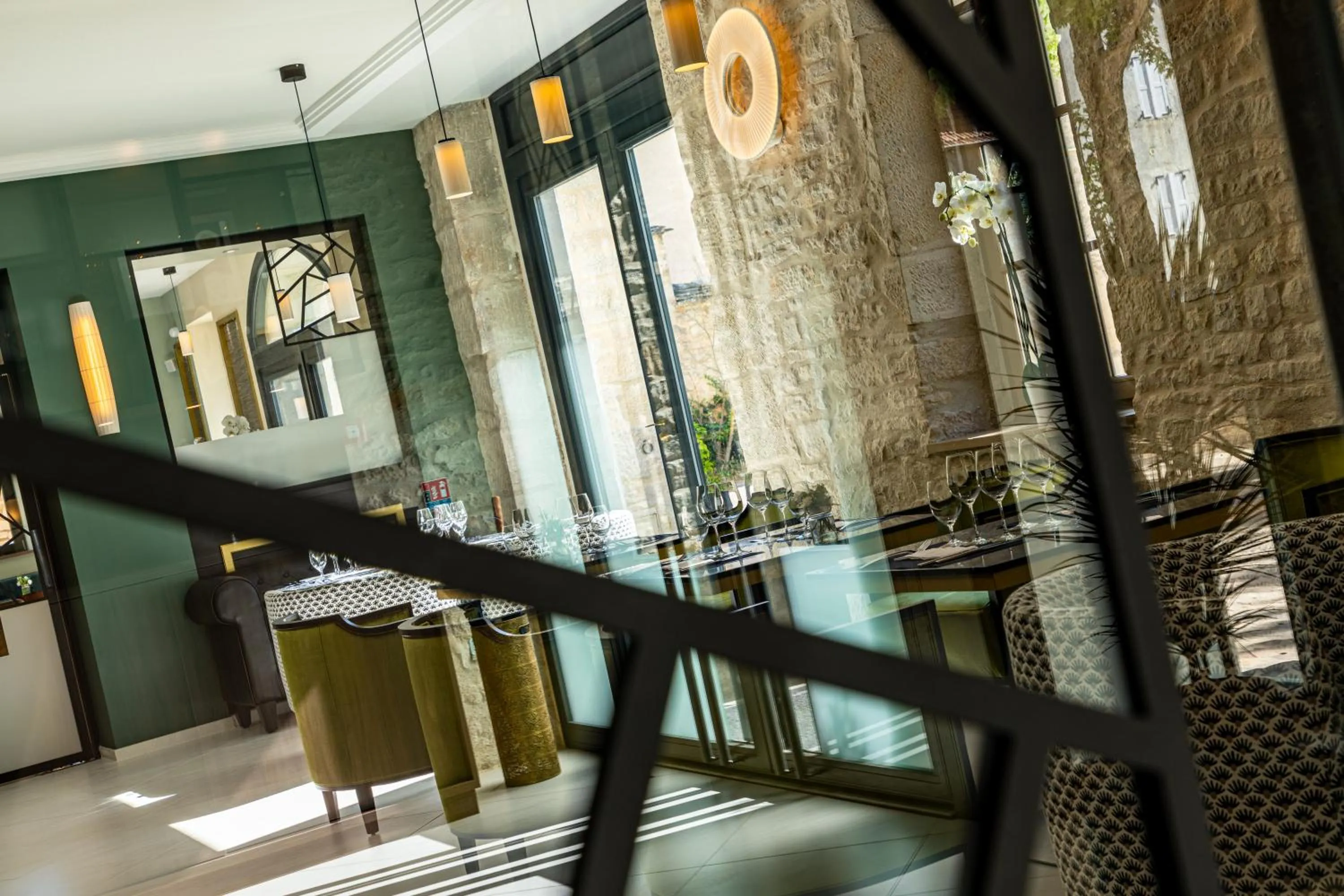 Restaurant/places to eat in Olivier Leflaive Hôtel Restaurants