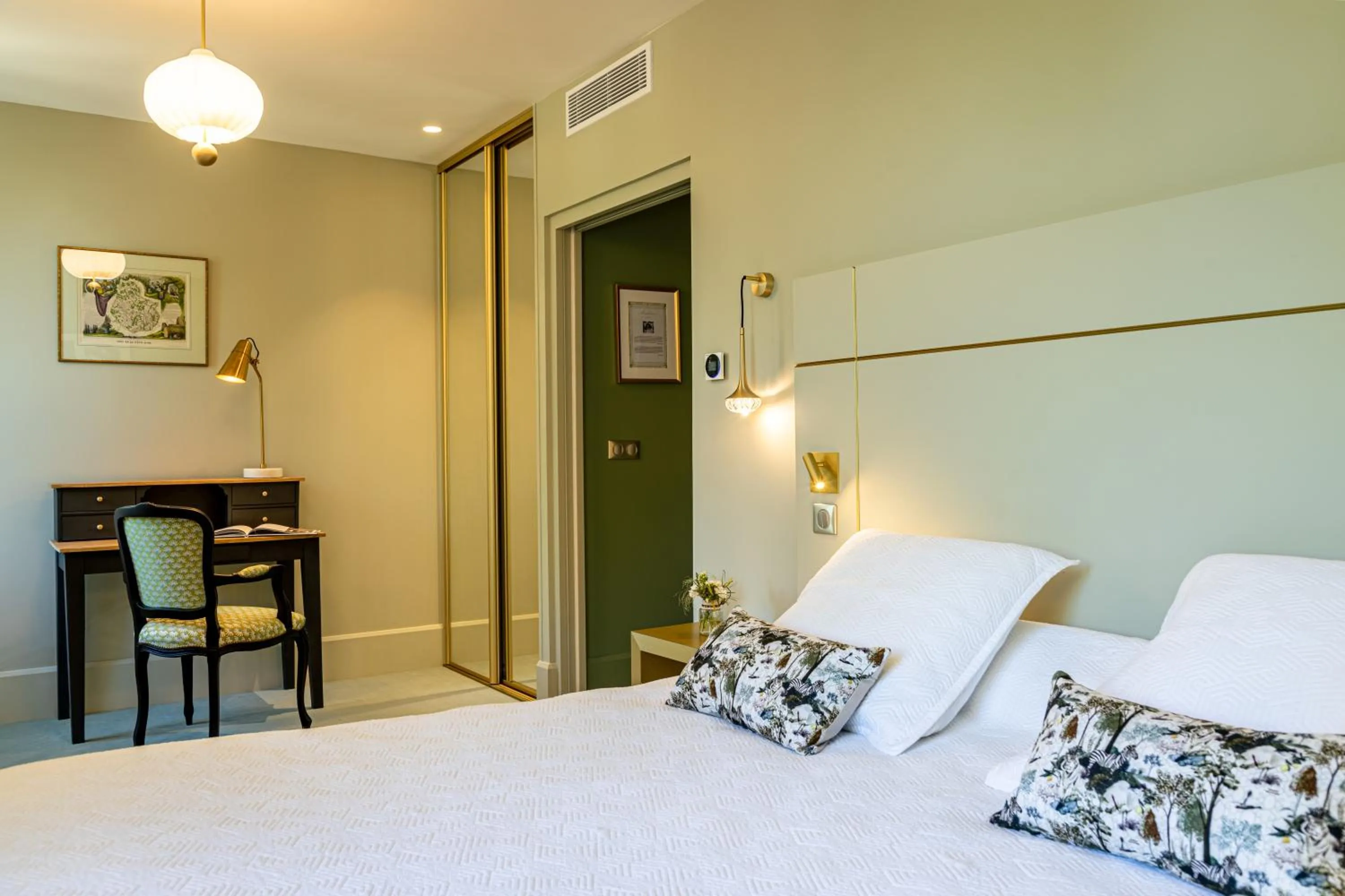 Photo of the whole room in Olivier Leflaive Hôtel Restaurants