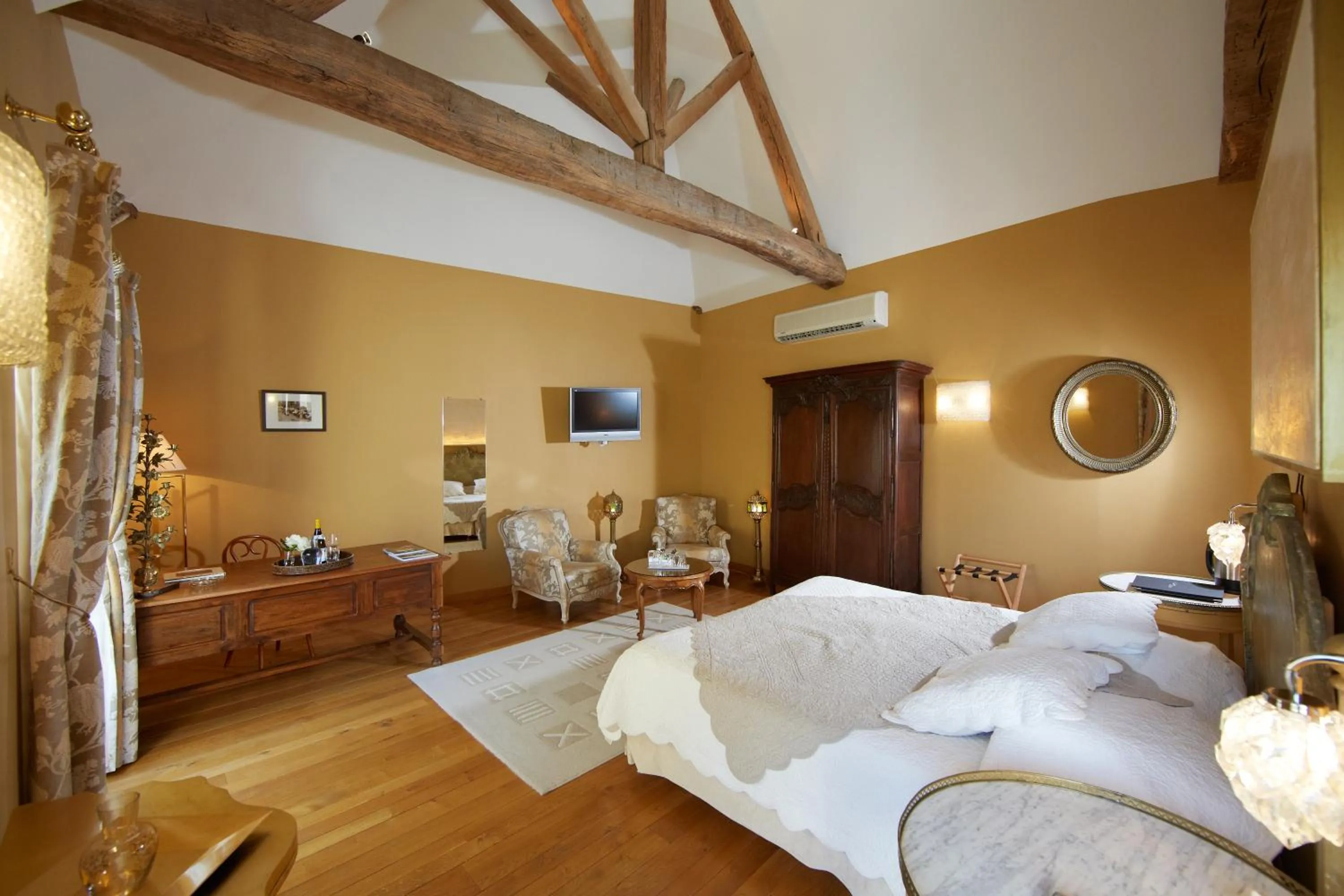 Photo of the whole room in Olivier Leflaive Hôtel Restaurants