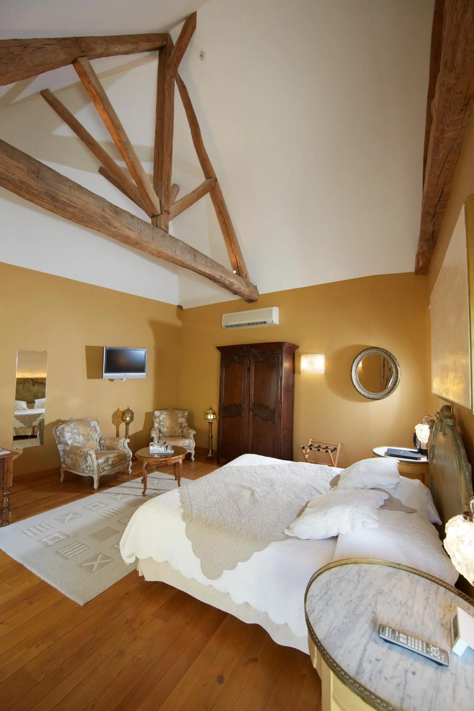 Photo of the whole room in Olivier Leflaive Hôtel Restaurants