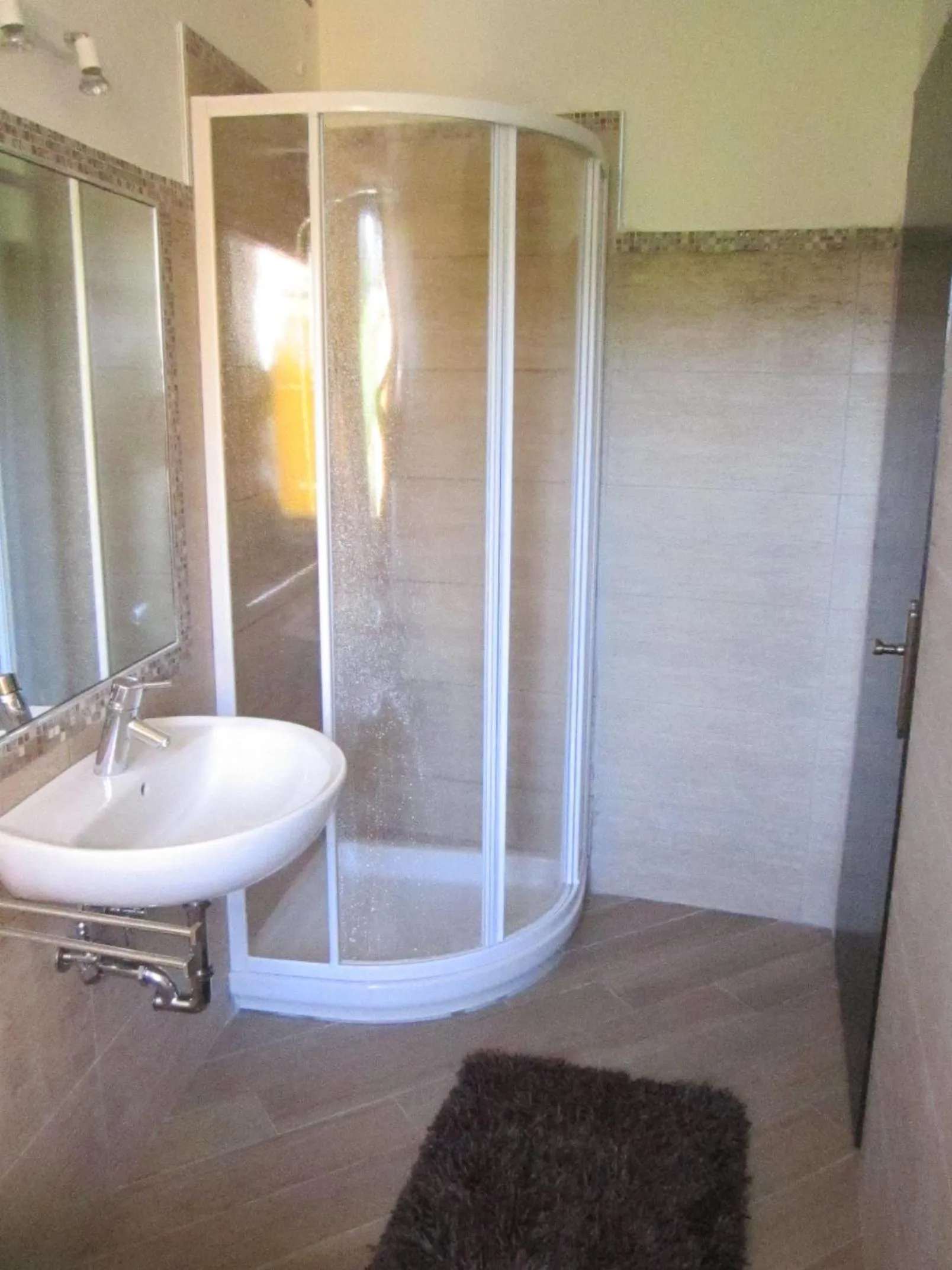 Shower in B&B Al Calcandola