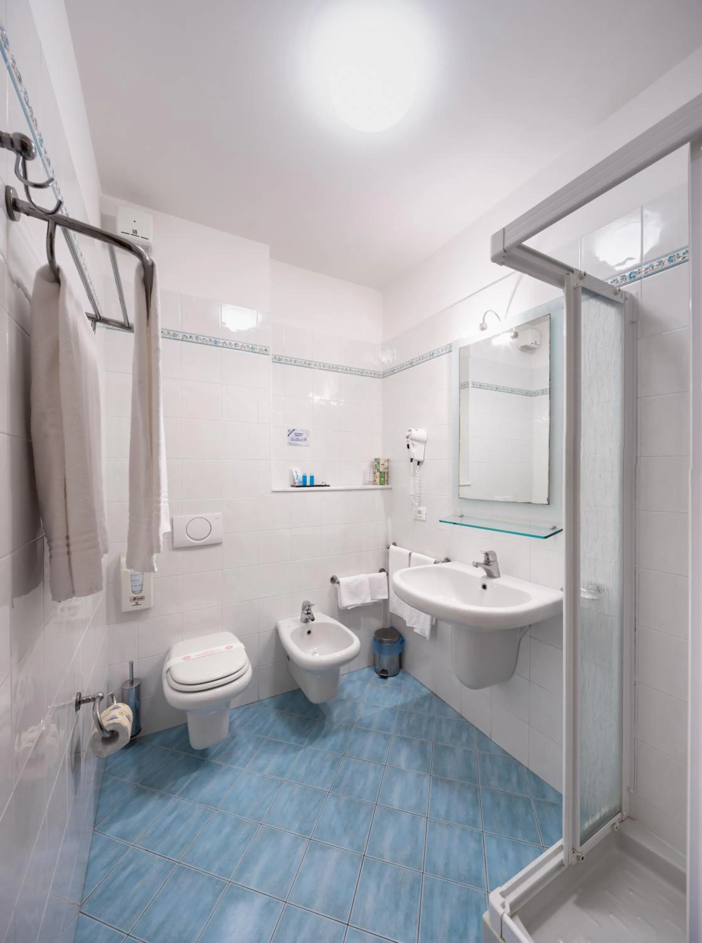 Shower in Locanda La Comacina