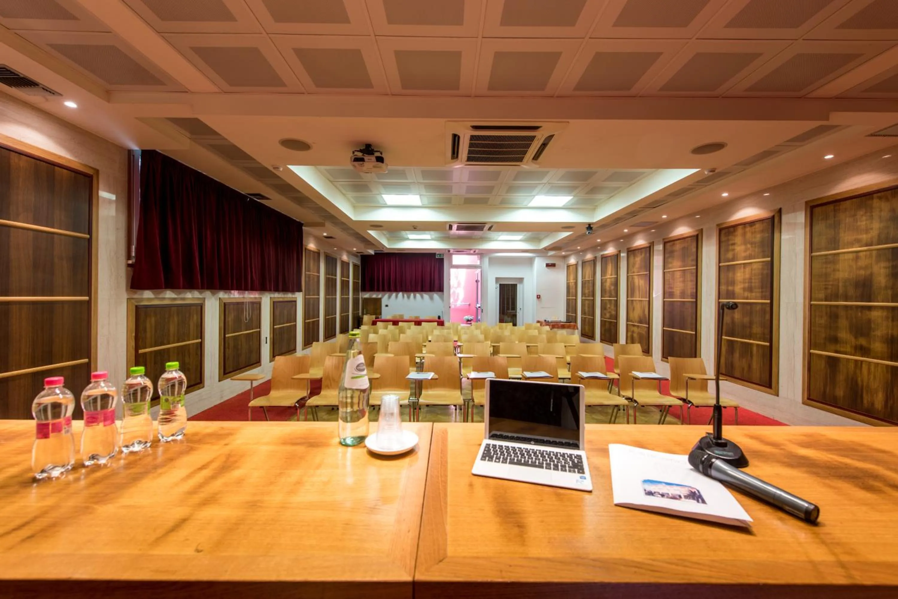 Meeting/conference room in Hotel Progresso