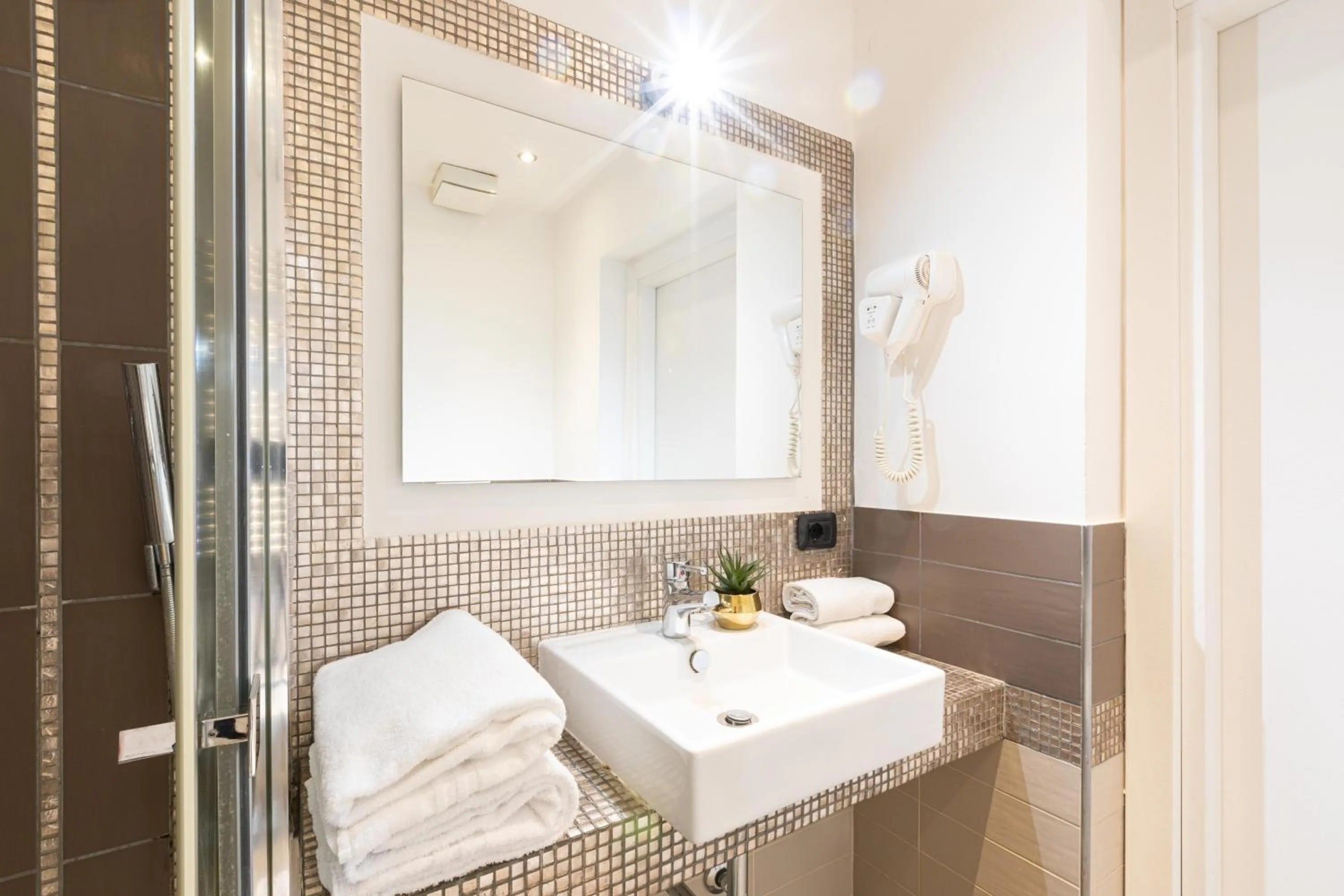 Bathroom in Cesar Vatican Rooms