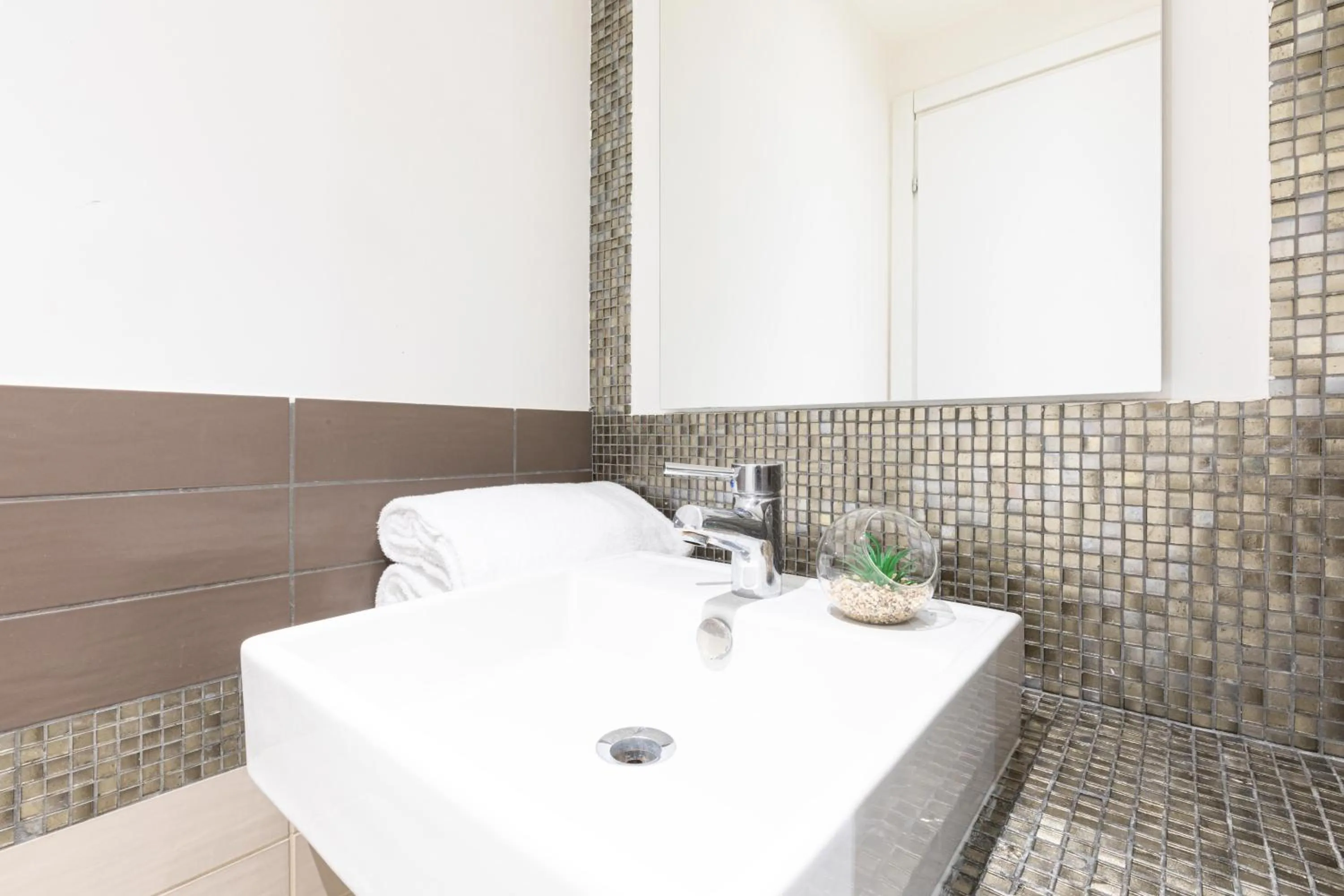 Bathroom in Cesar Vatican Rooms