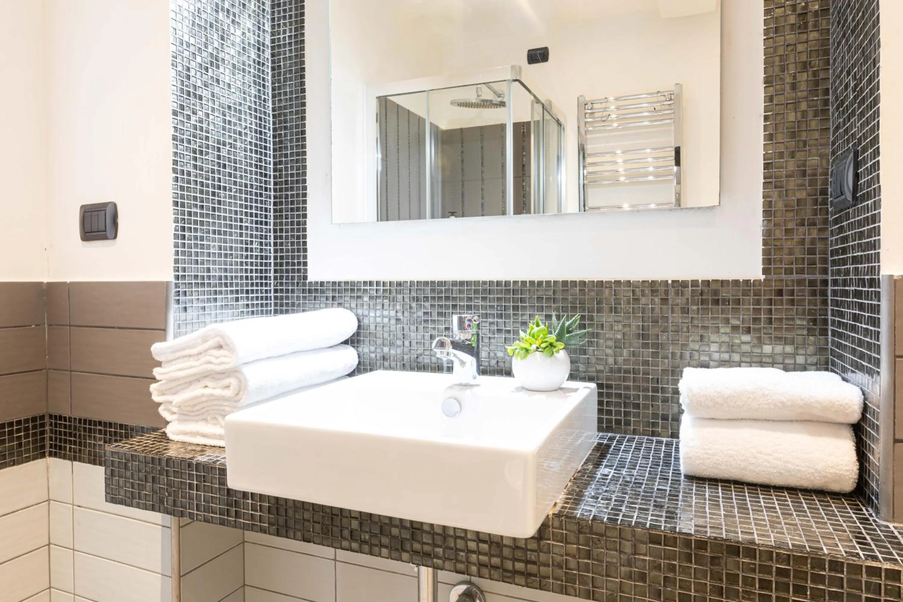 Bathroom in Cesar Vatican Rooms