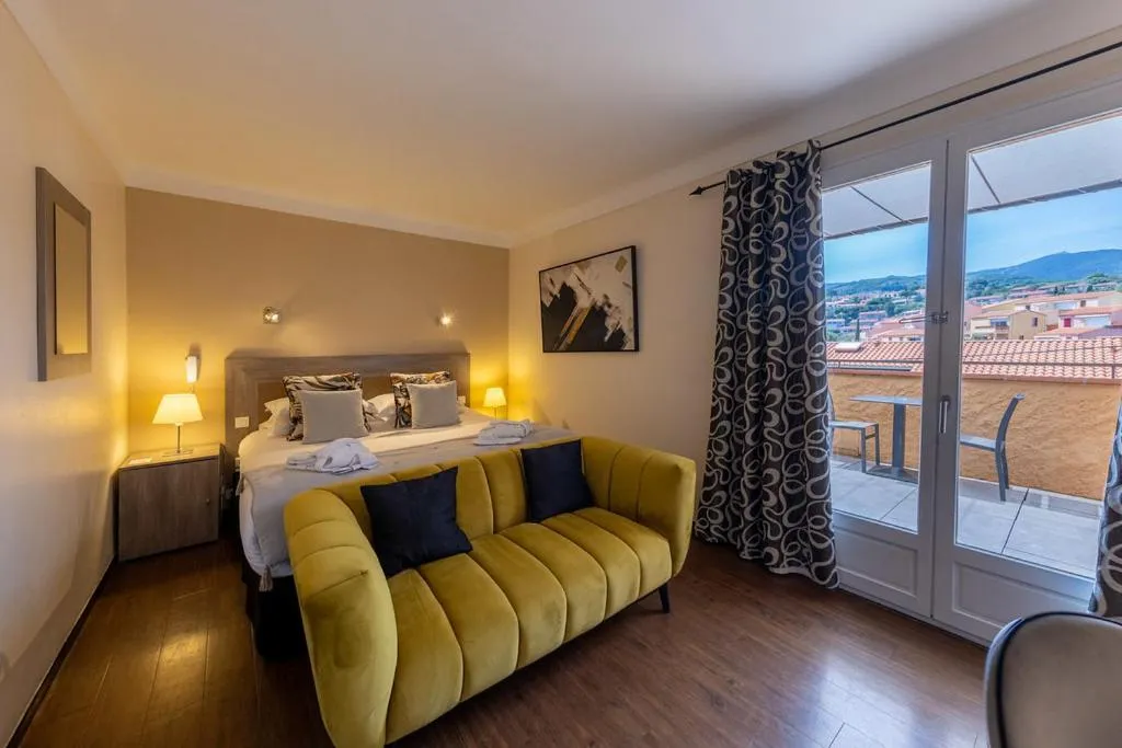 Bed in Le Madeloc Hôtel & Spa