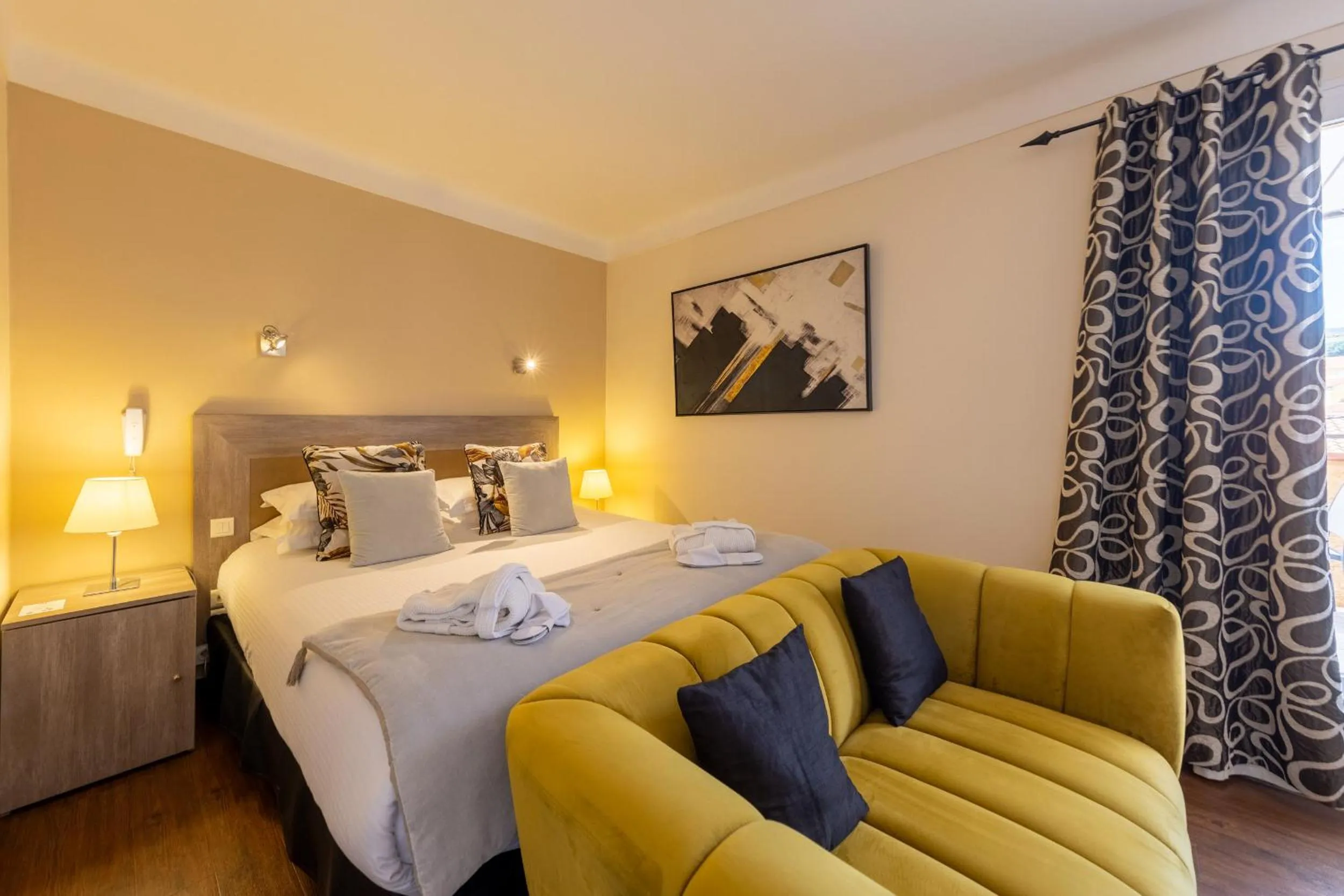 Photo of the whole room, Bed in Hôtel & Spa Le Madeloc - Collioure Centre